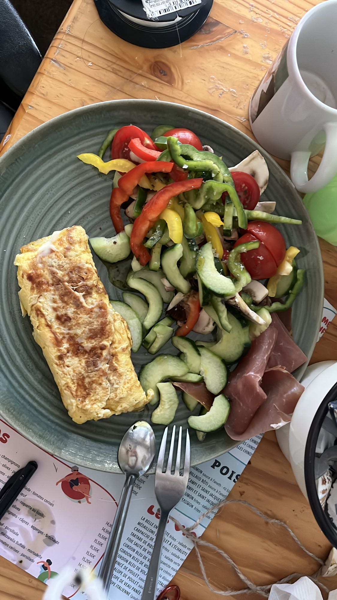 Omelette et salade fraîche