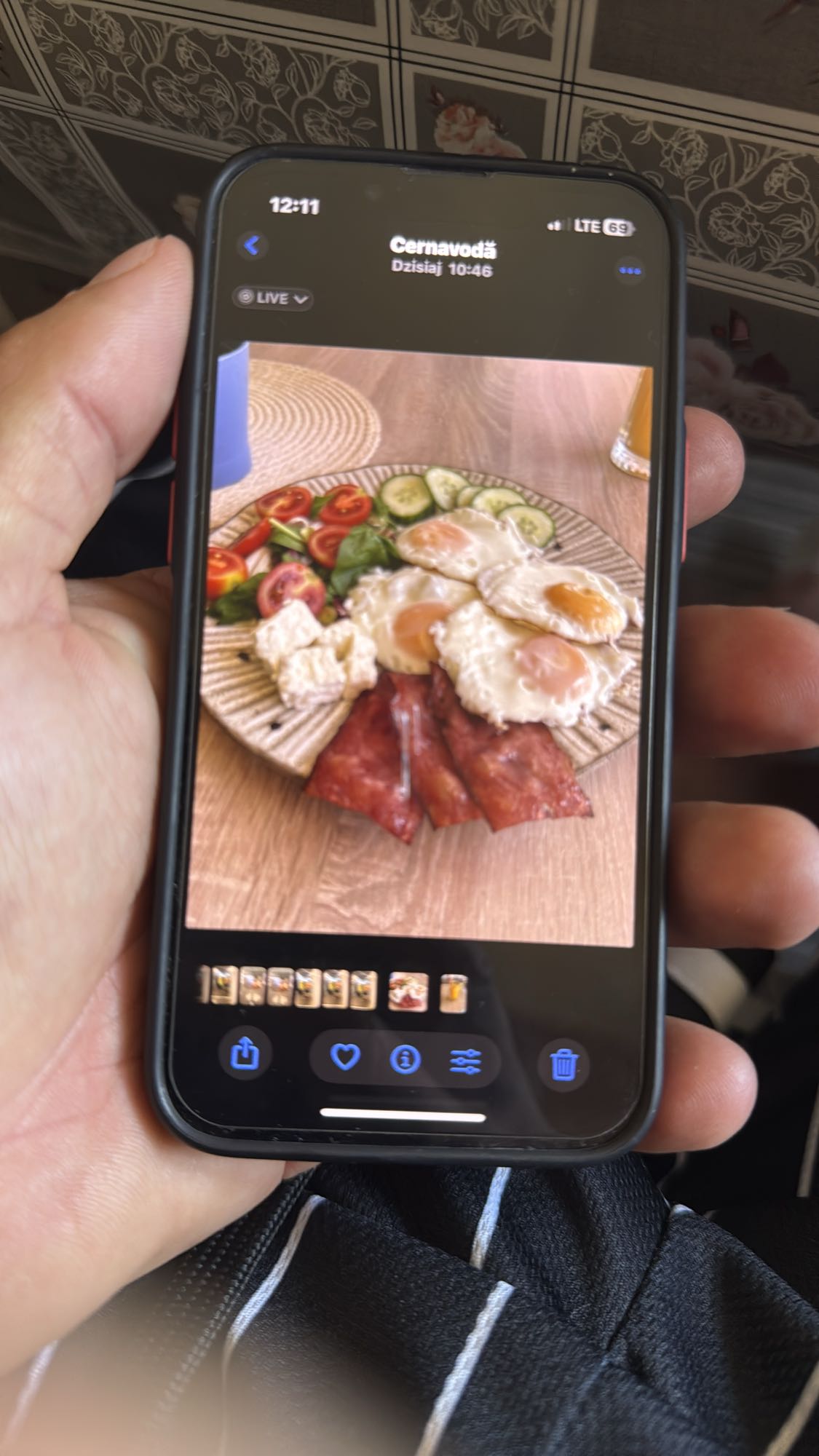 Śniadanie z jajkami i boczkiem