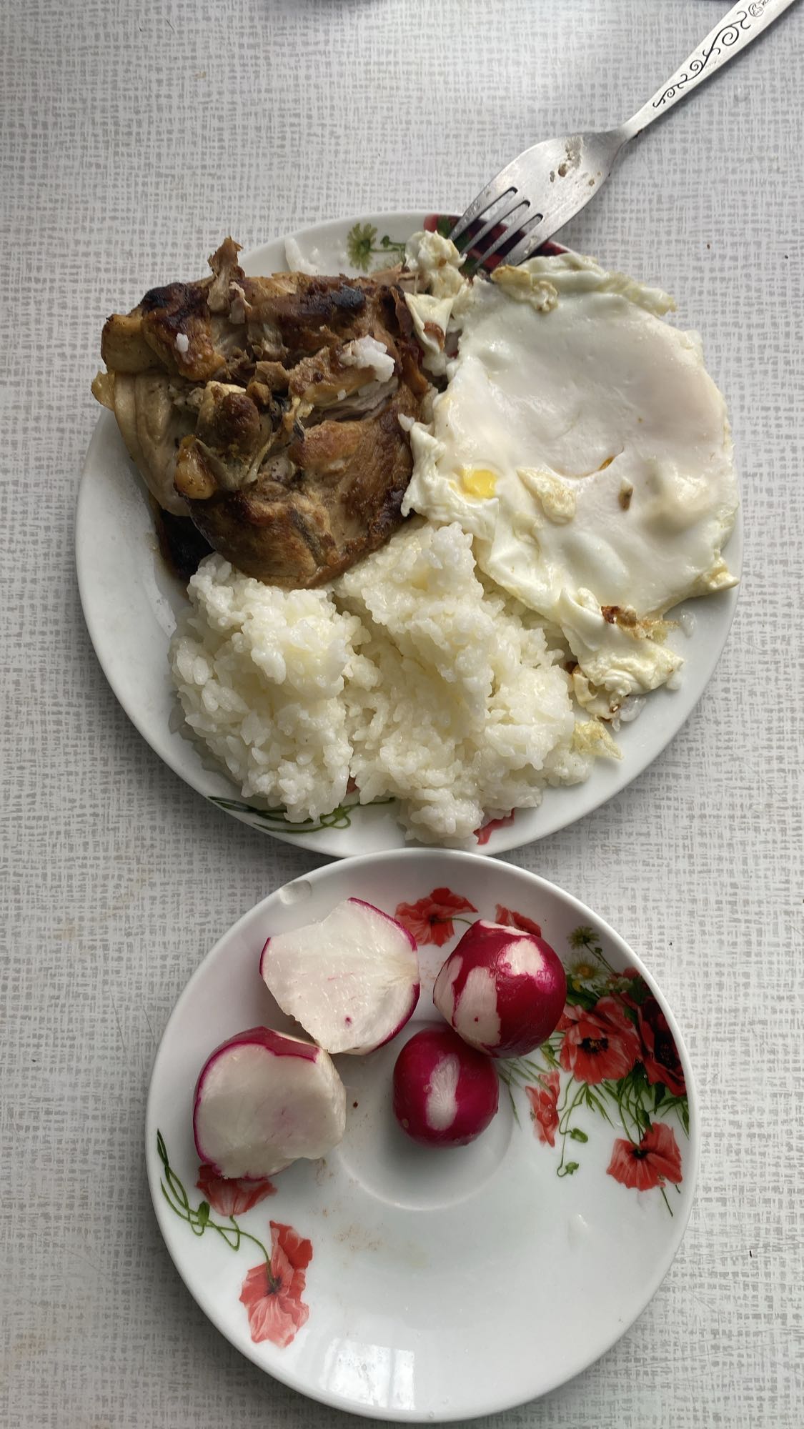 Курица с рисом и яйцом