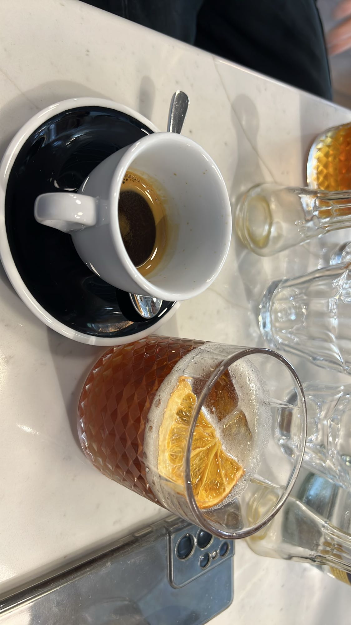 Espresso și cold brew cu portocală