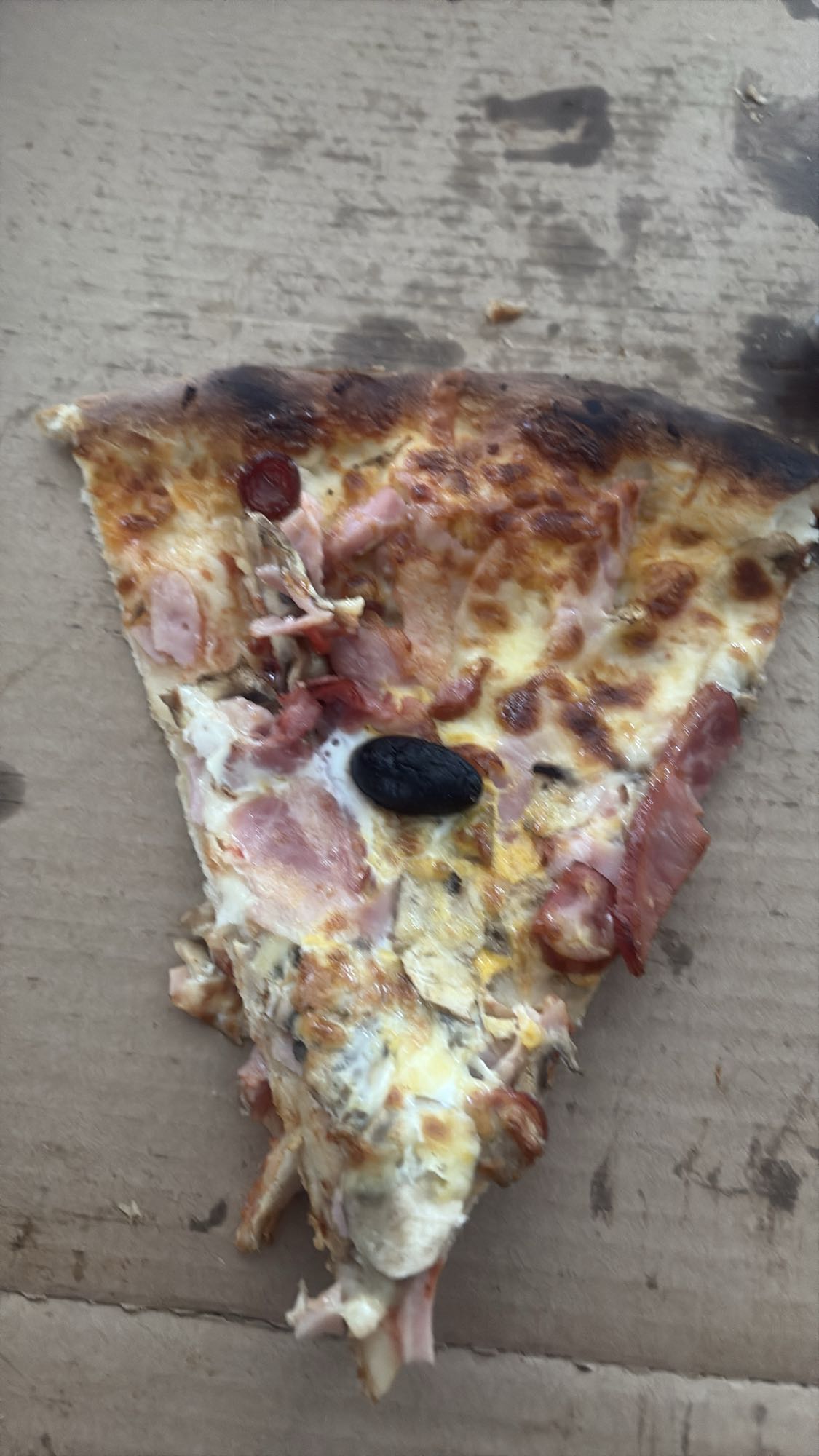 Felie de pizza mixtă