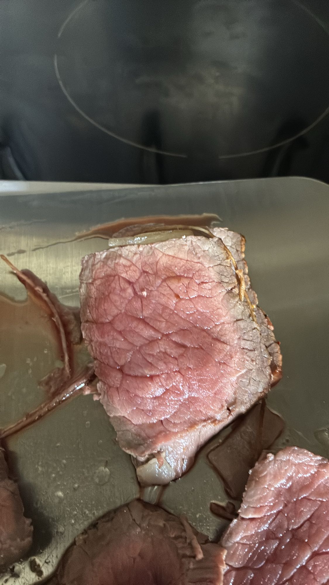 Rôti de bœuf saignant