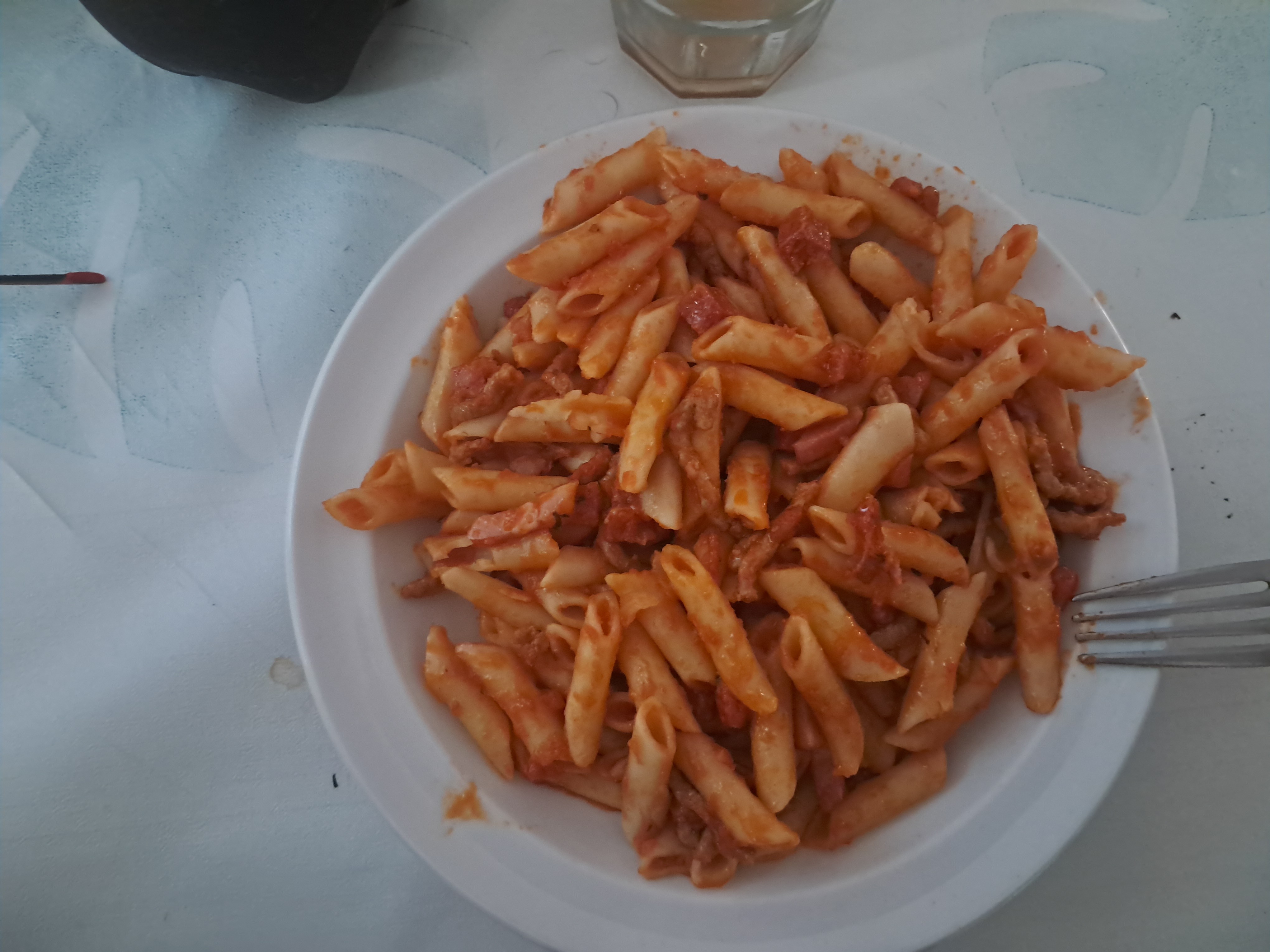 Pasta con salsa y carne