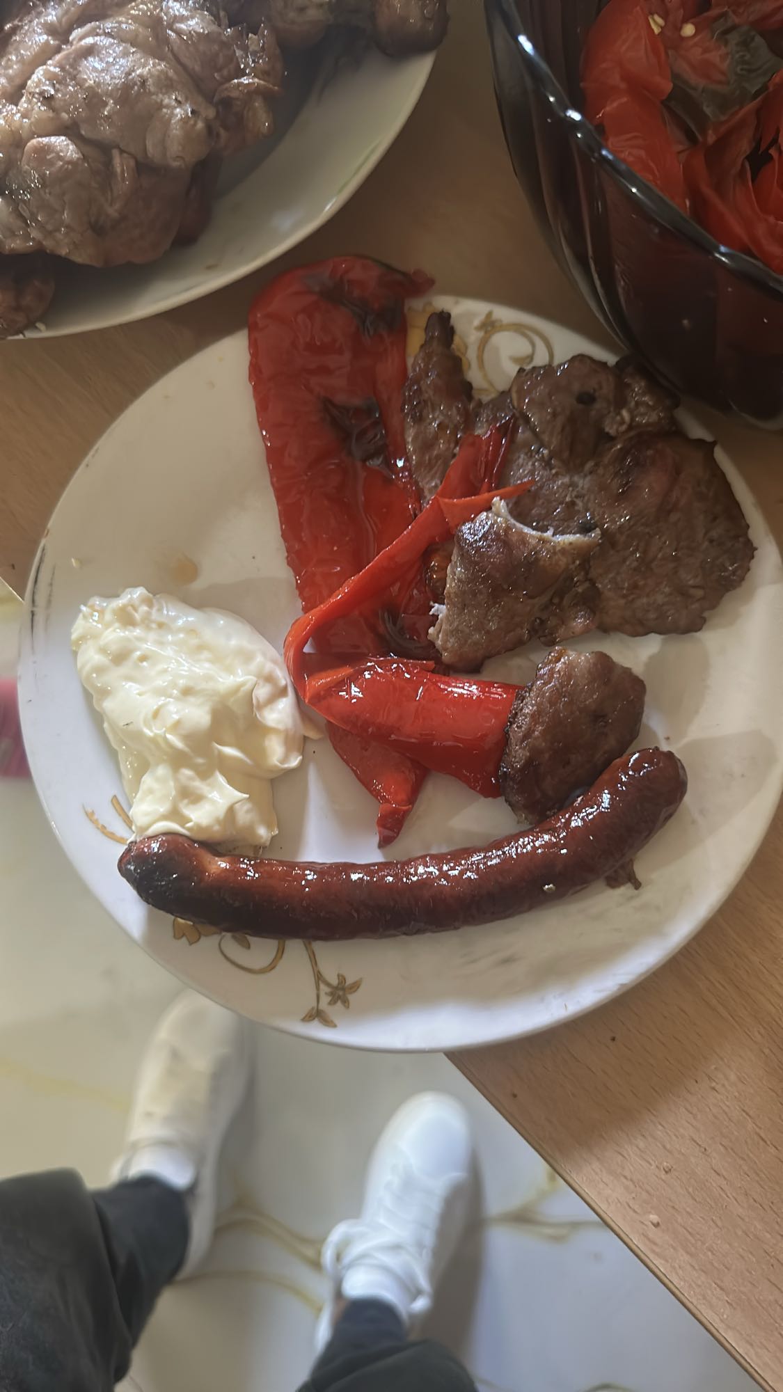 Grătar cu cârnați și maioneză