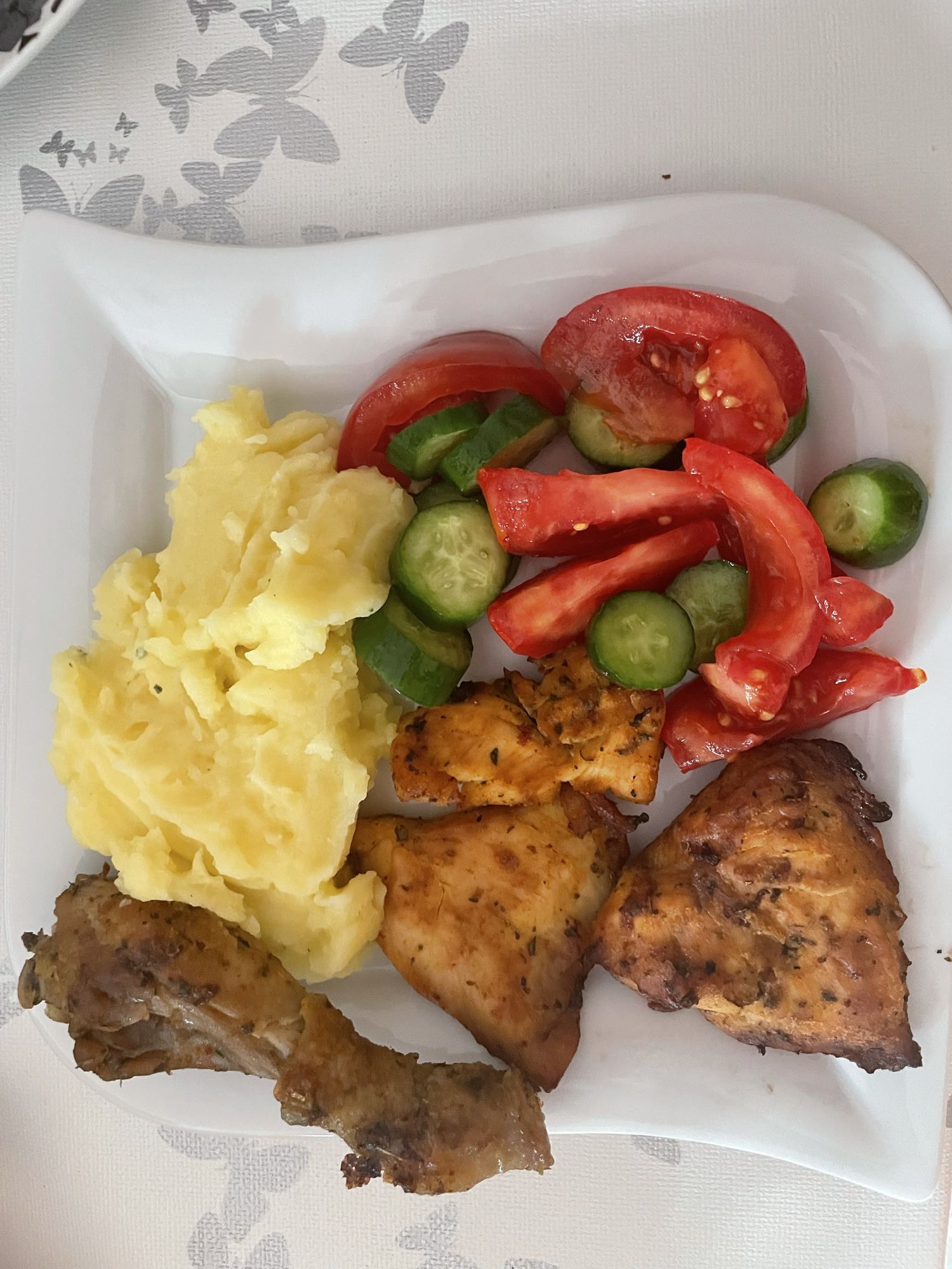 Kip met puree en salade