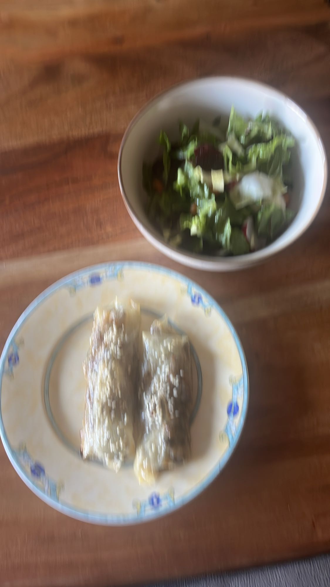 Gevulde koolrolletjes met salade