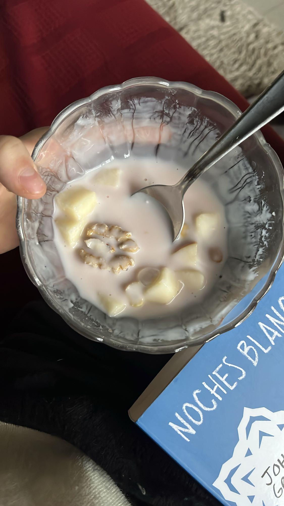 Fruta con leche y nuez