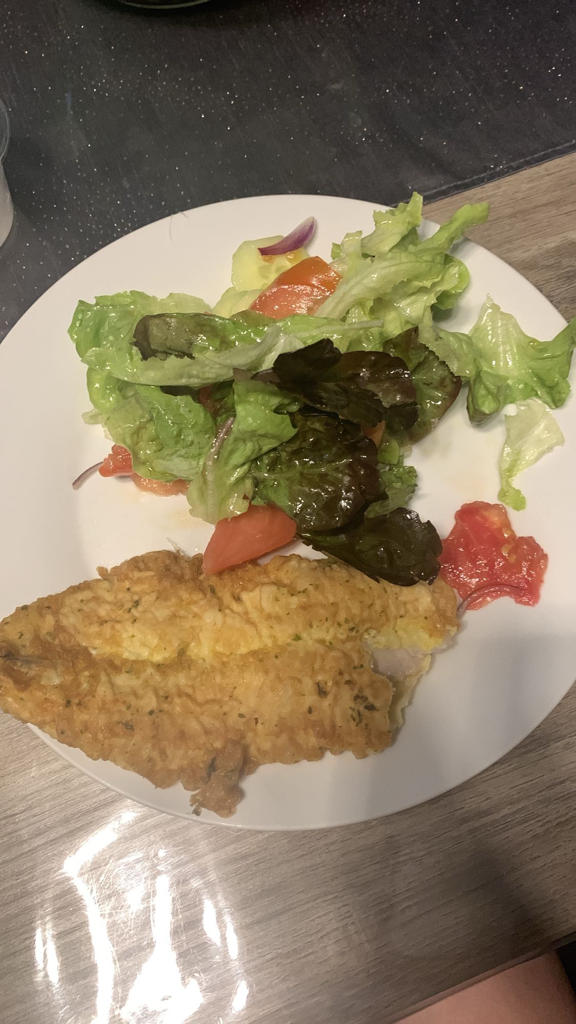Poisson pané et salade