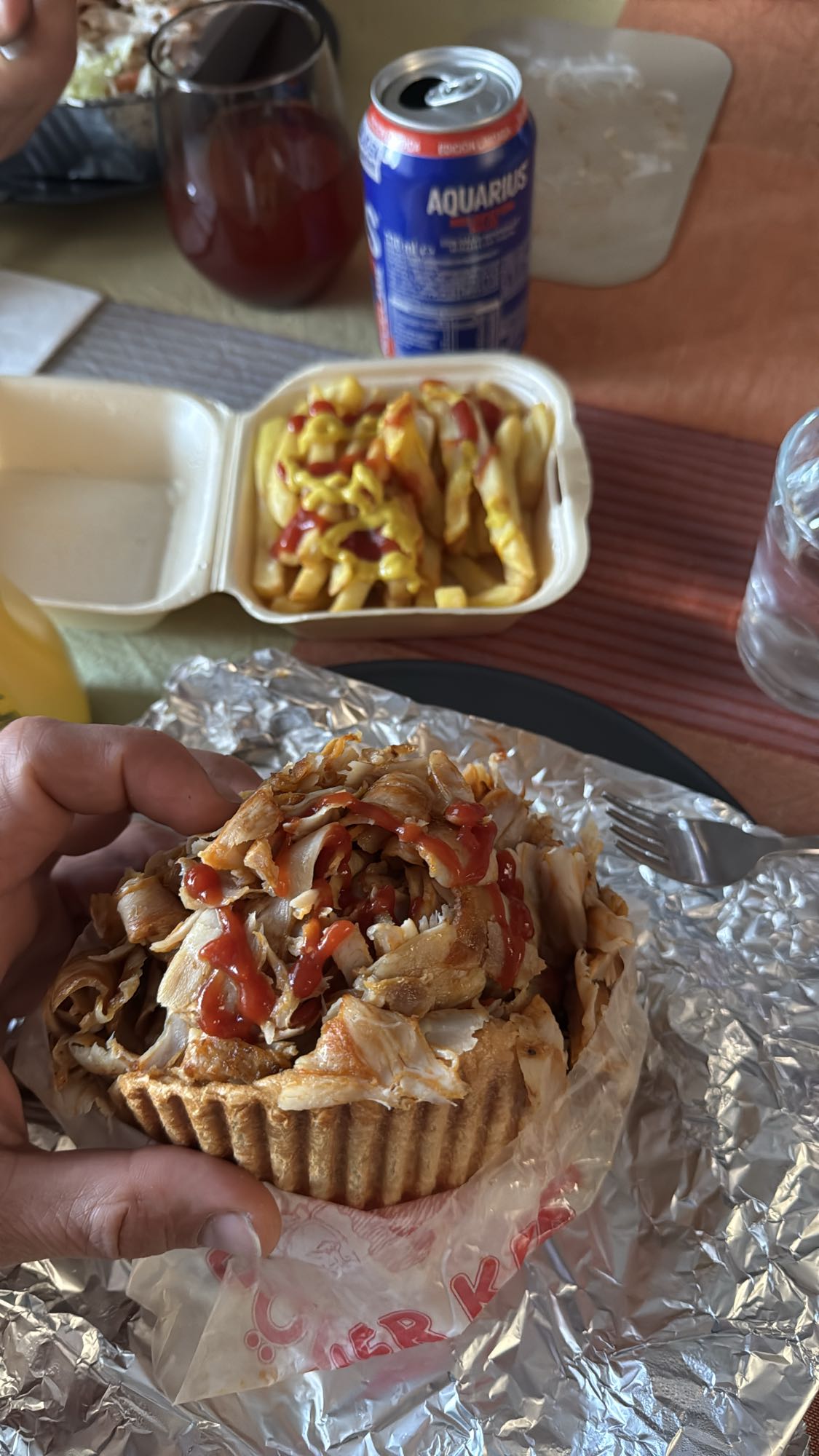 Kebab con papas fritas