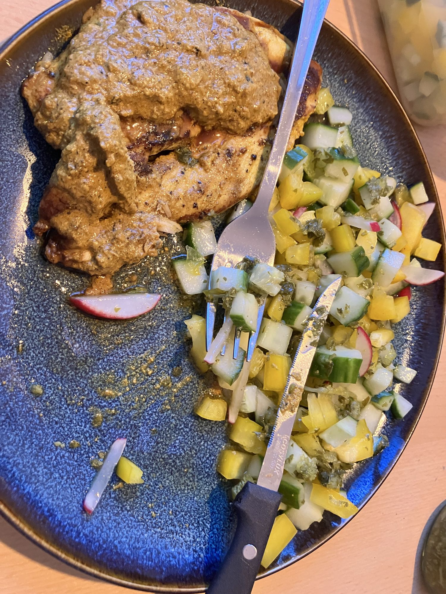 Frango grelhado com salada
