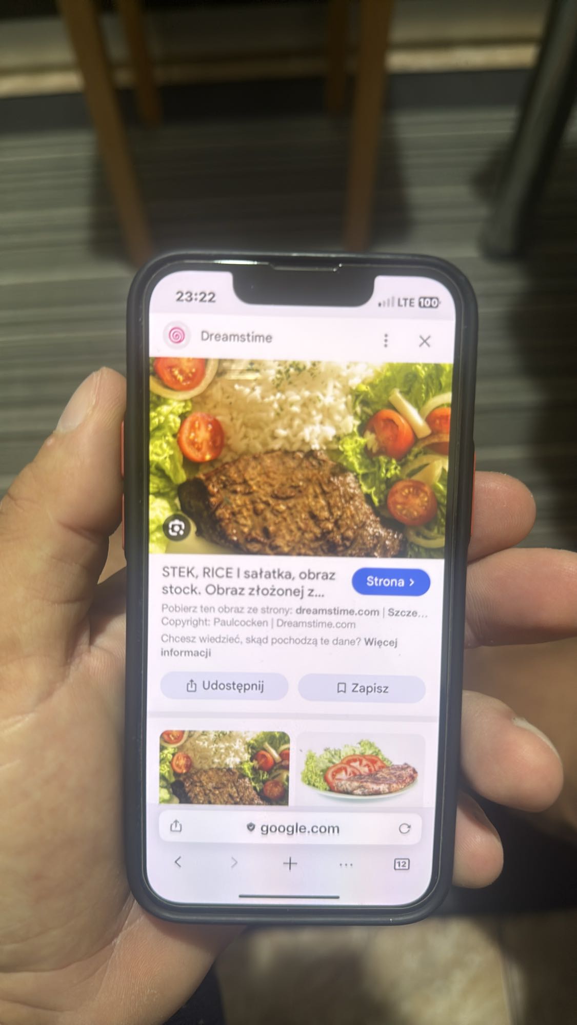 stek z ryżem i sałatką