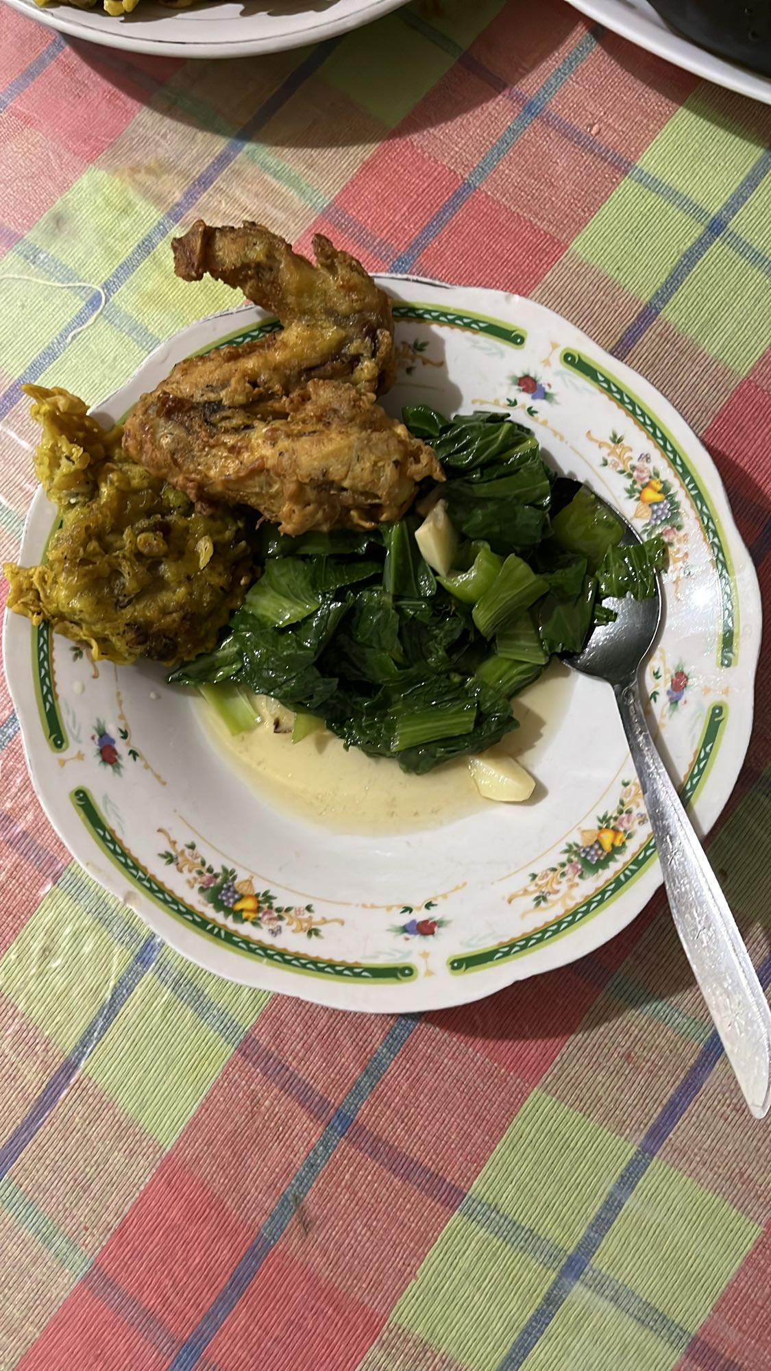 Ayam goreng dan sayur