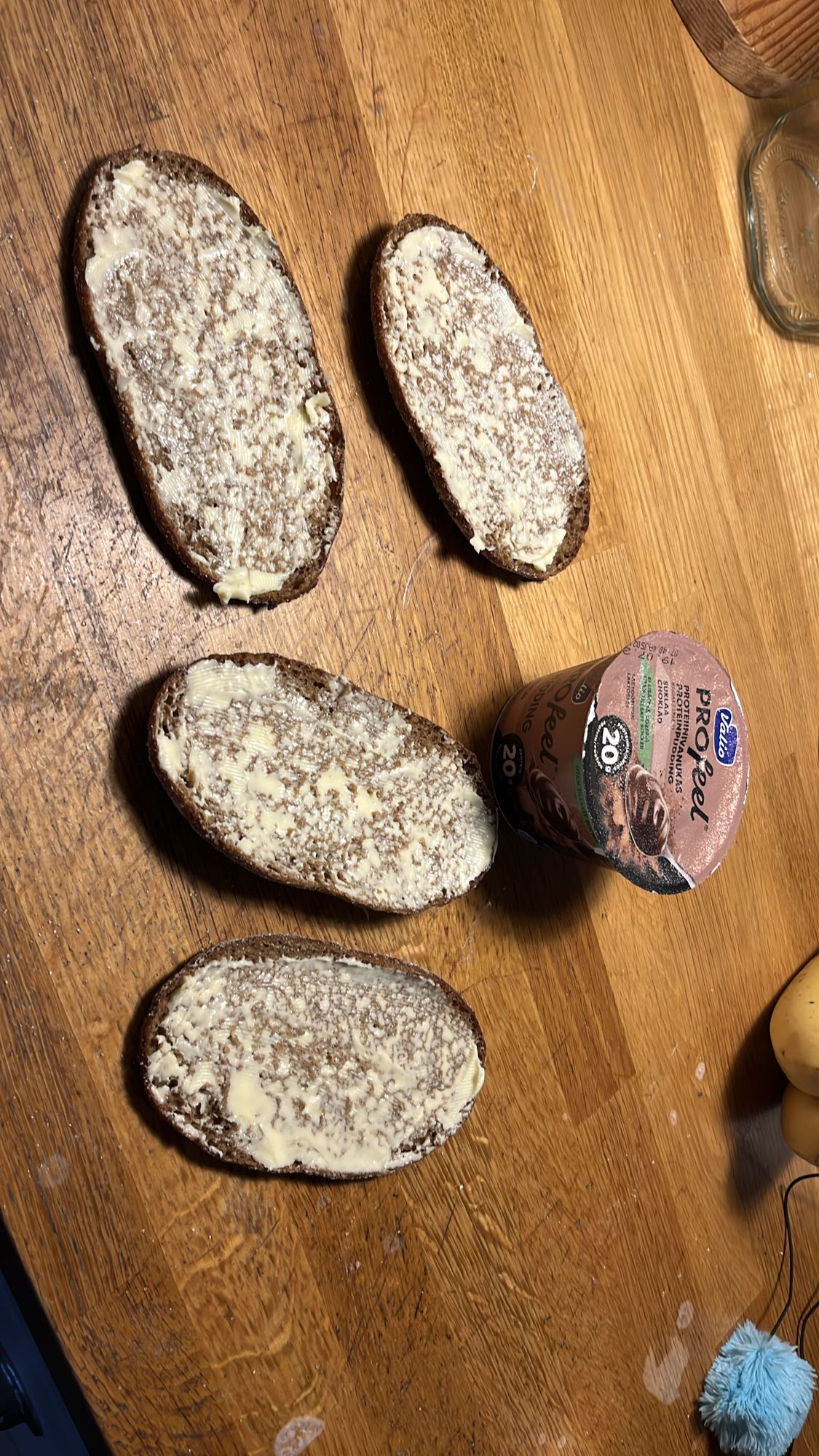 Smörgåsar med chokladyoghurt