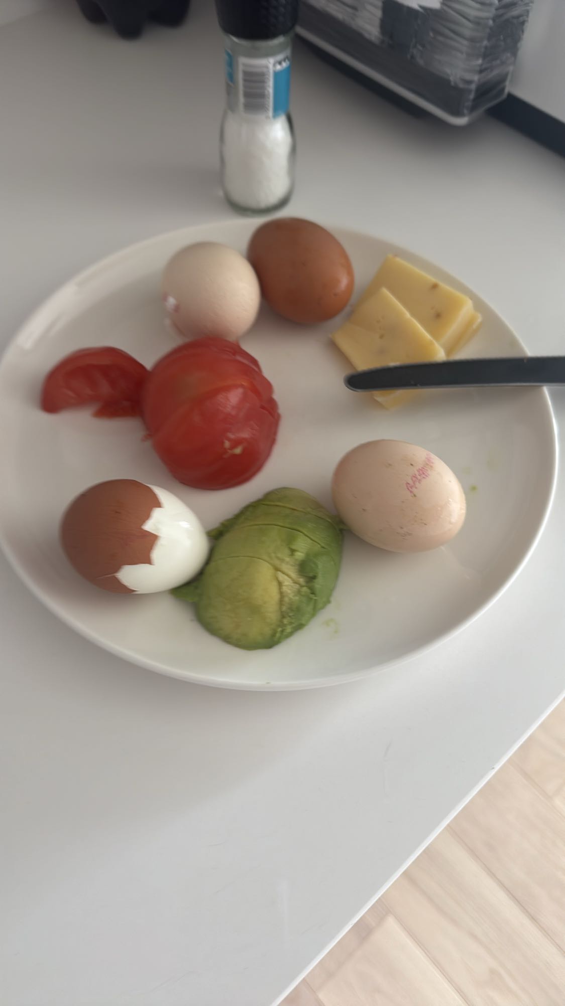 jajka z warzywami i serem