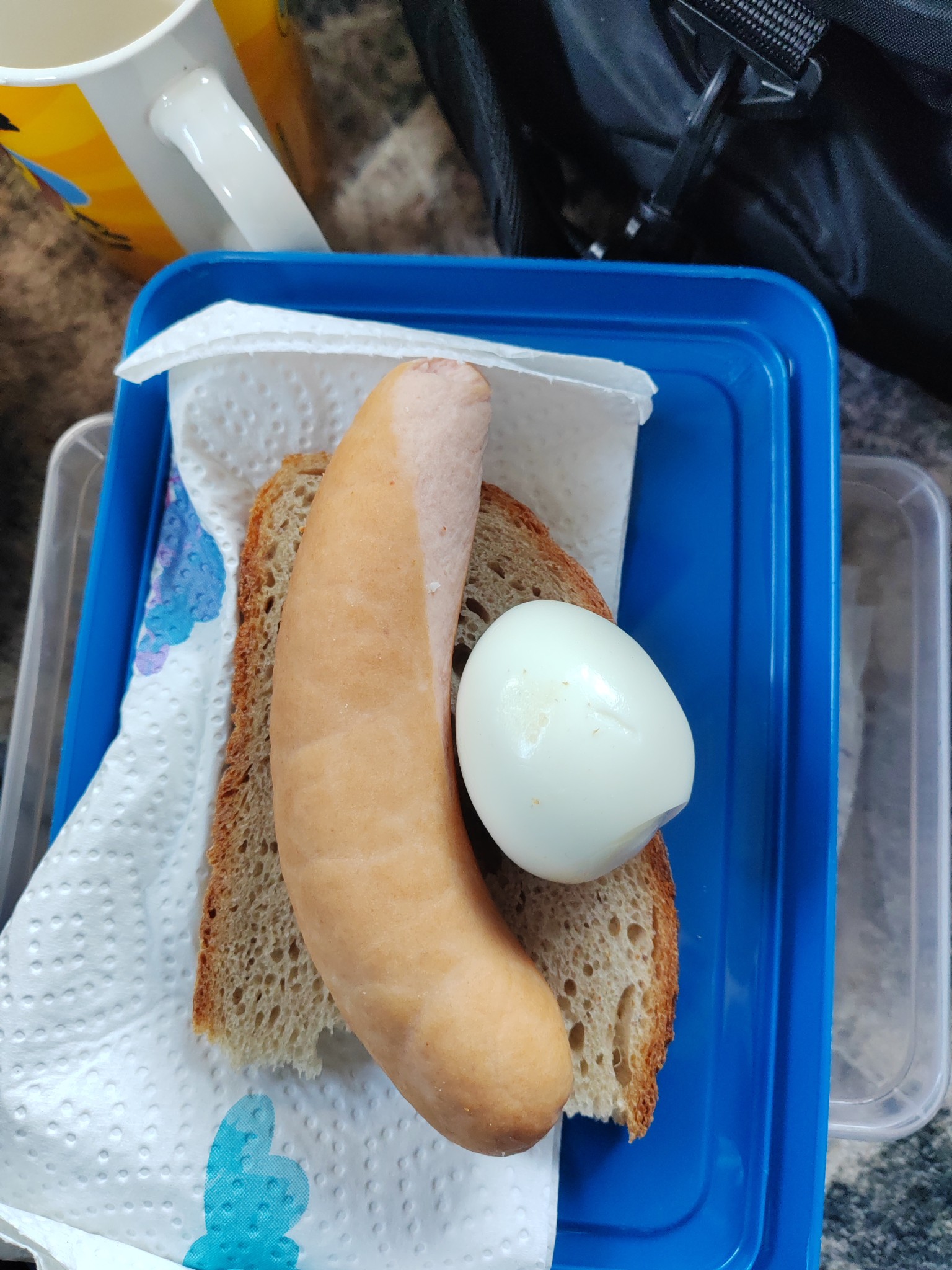 Brot, Wurst und Ei Snack