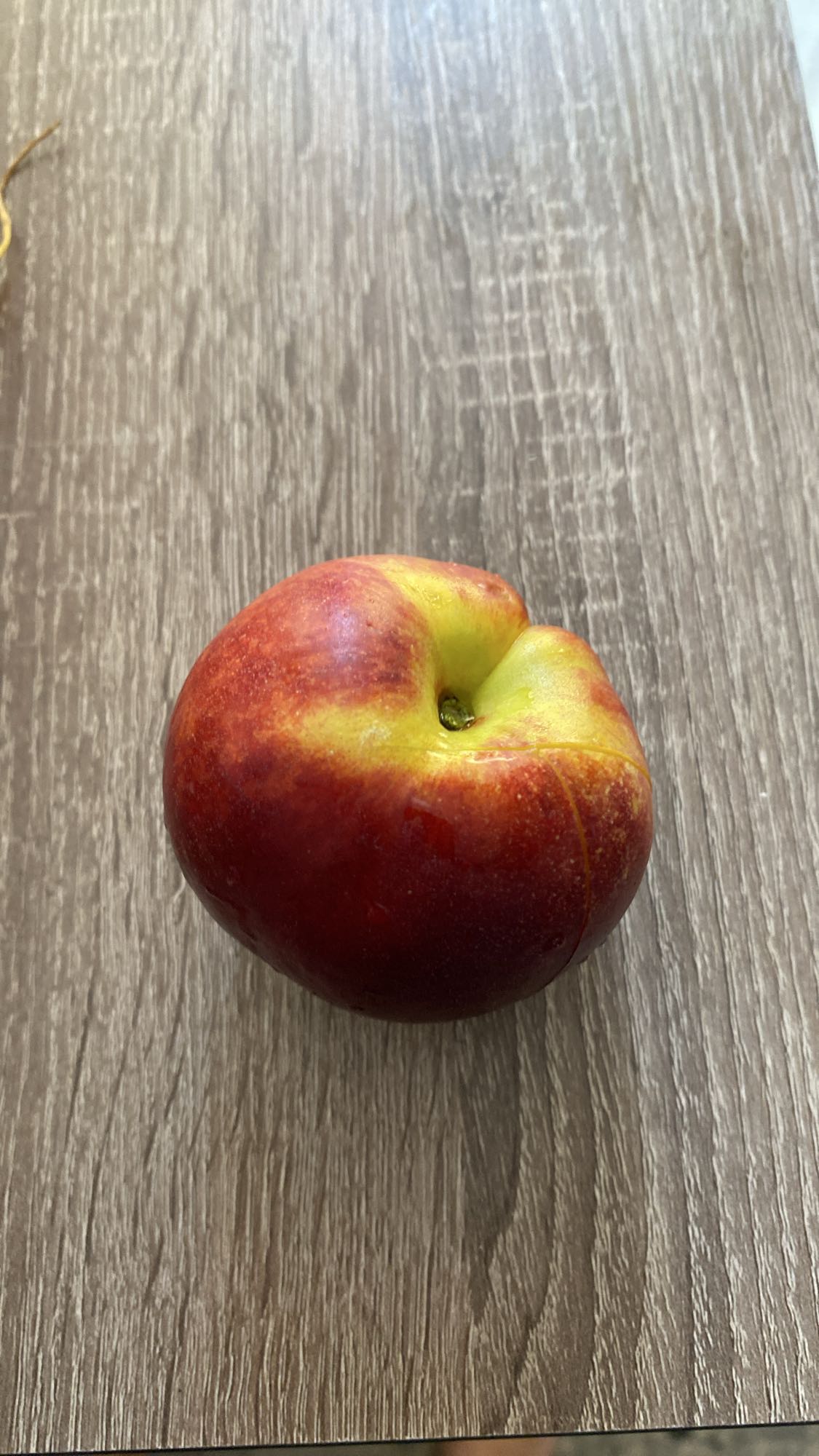 nectarină proaspătă