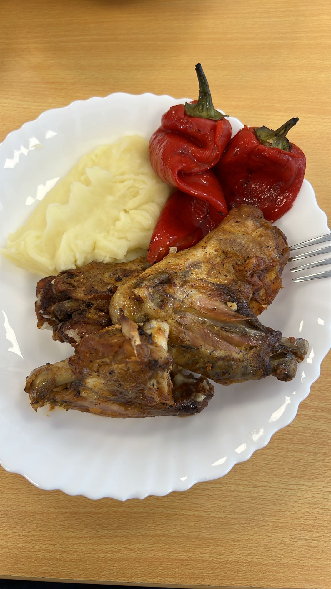 Pui cu piure și ardei