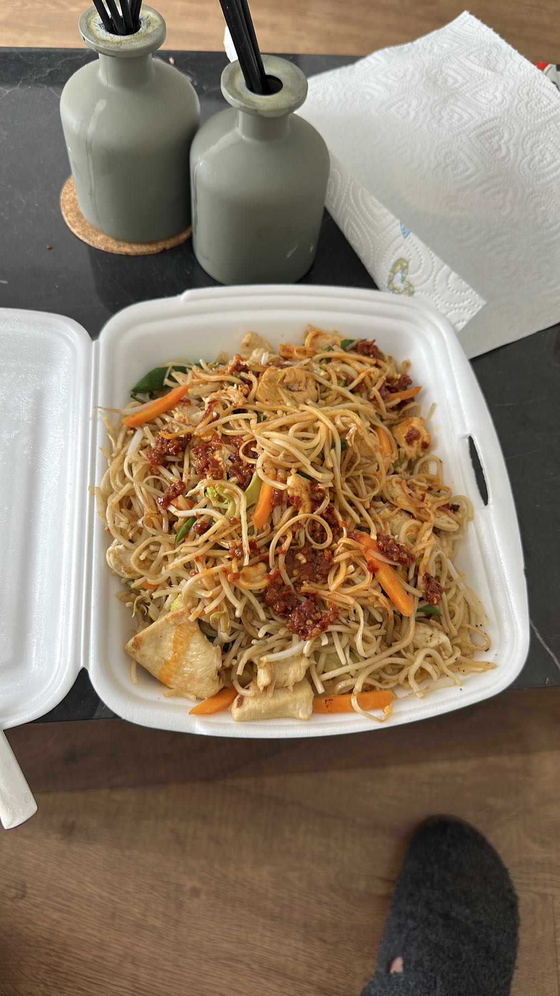 Gebratene Nudeln mit Huhn