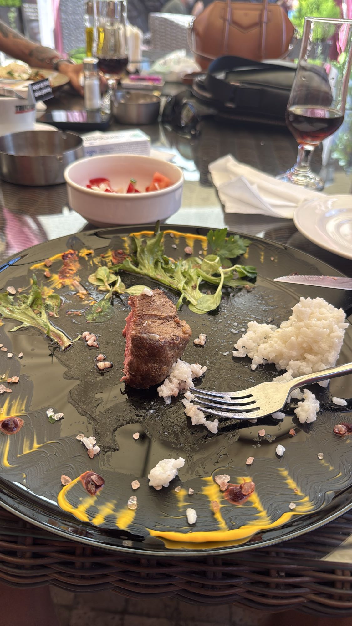 Stek z ryżem i sałatą