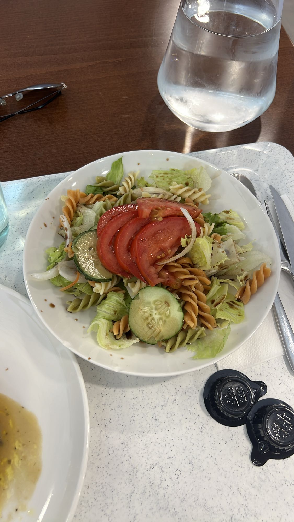ensalada de pasta y verduras