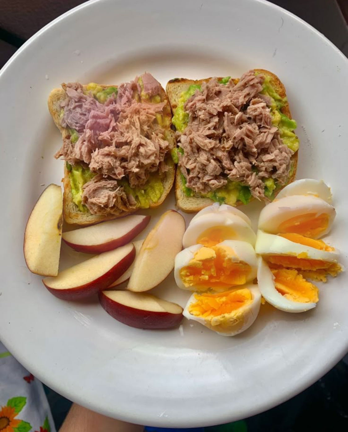 Tostadas con atún y huevo