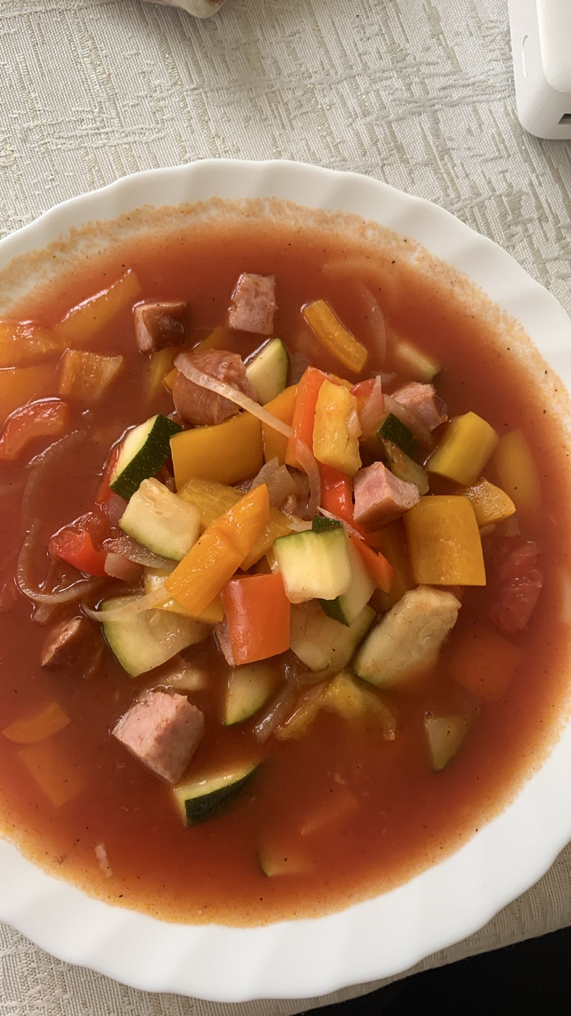 Zupa warzywna z kiełbasą