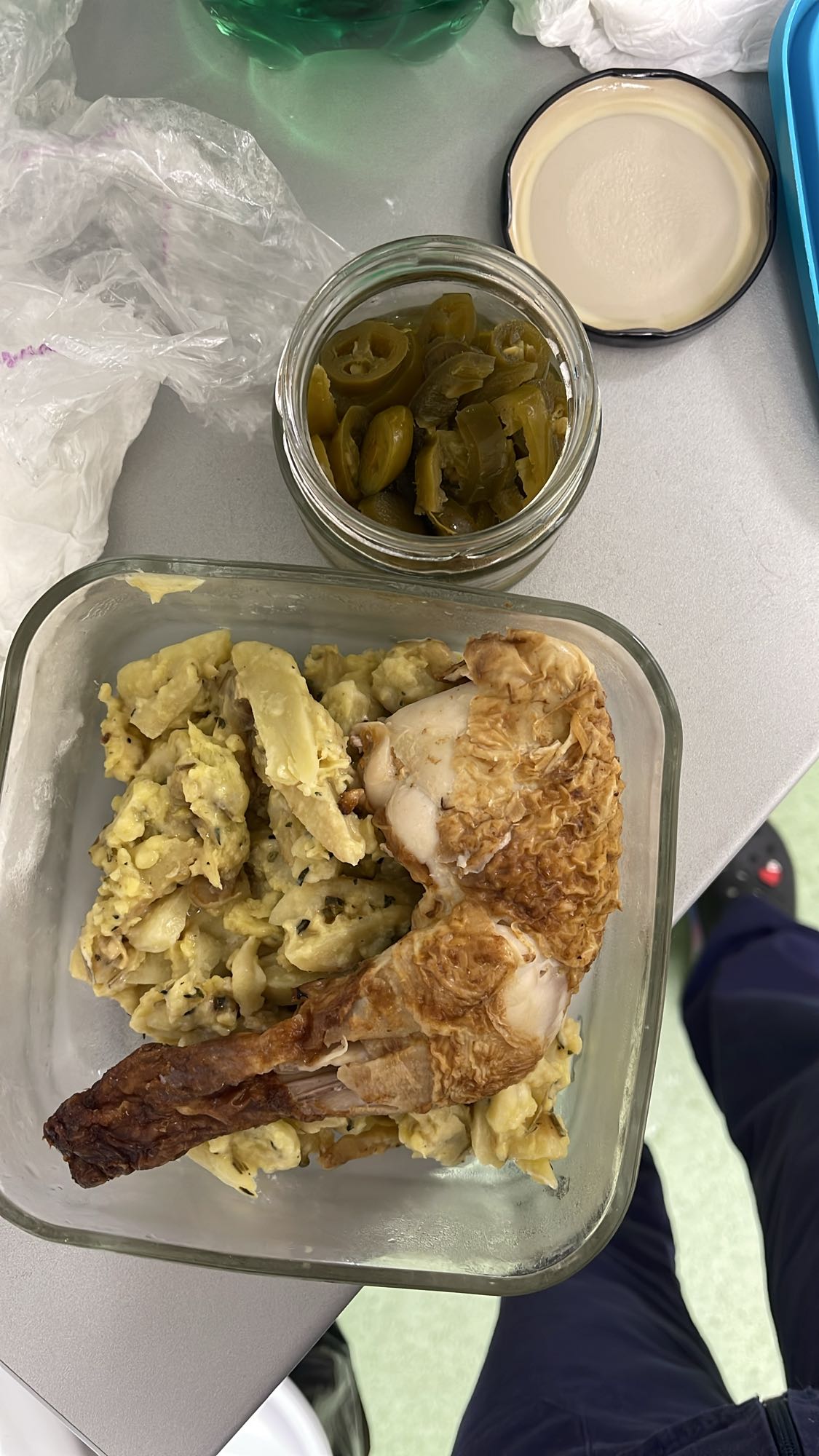 Pui cu ouă și ciuperci