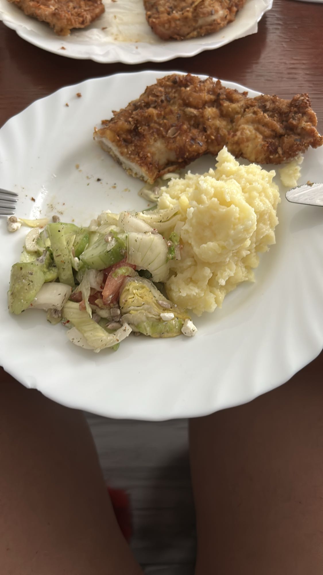 Kotlet z ziemniakami i sałatką