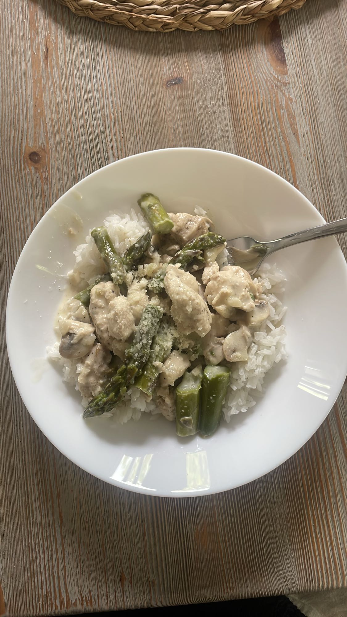 Kurczak z ryżem i szparagami