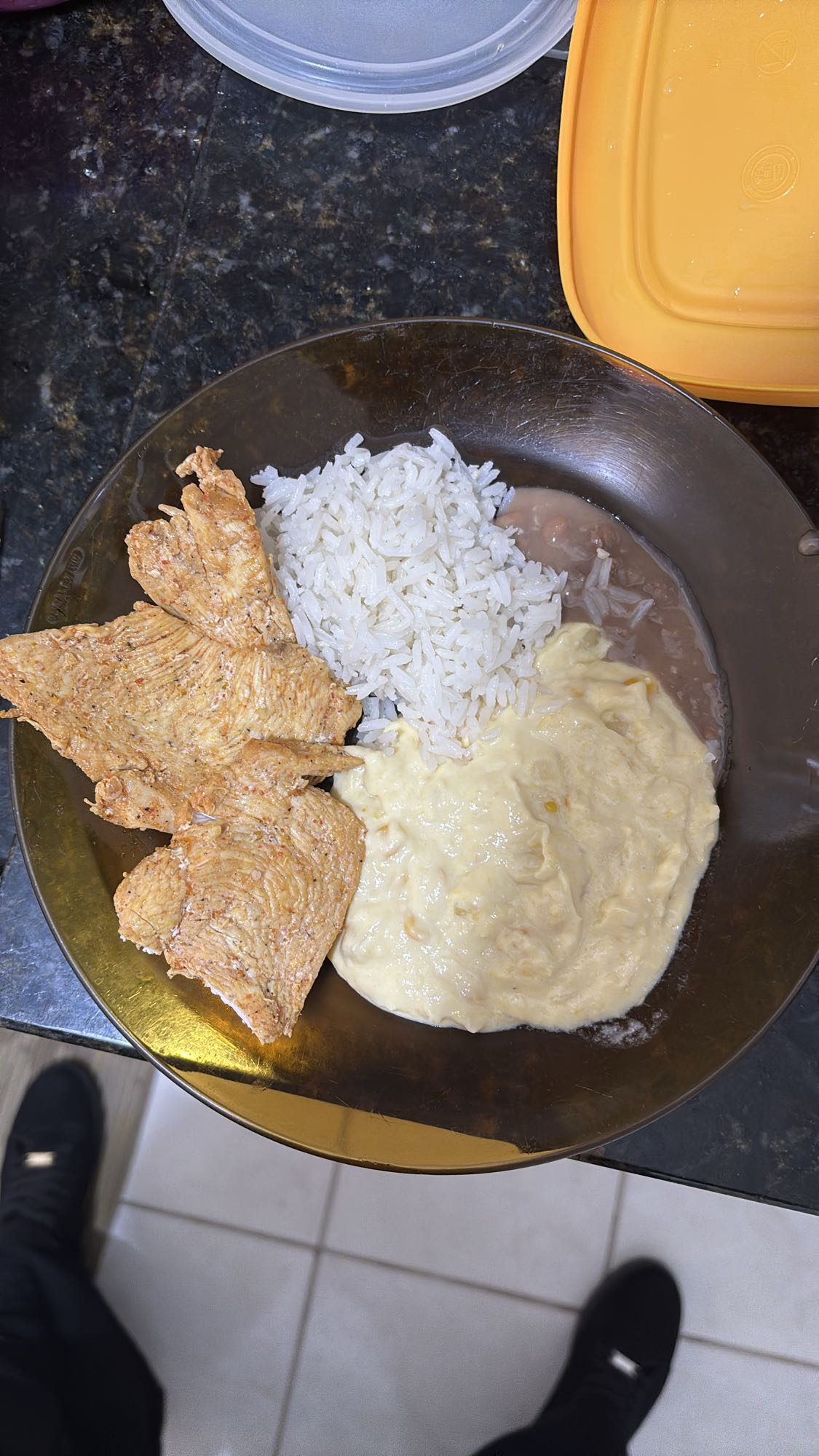 Frango com arroz e purê