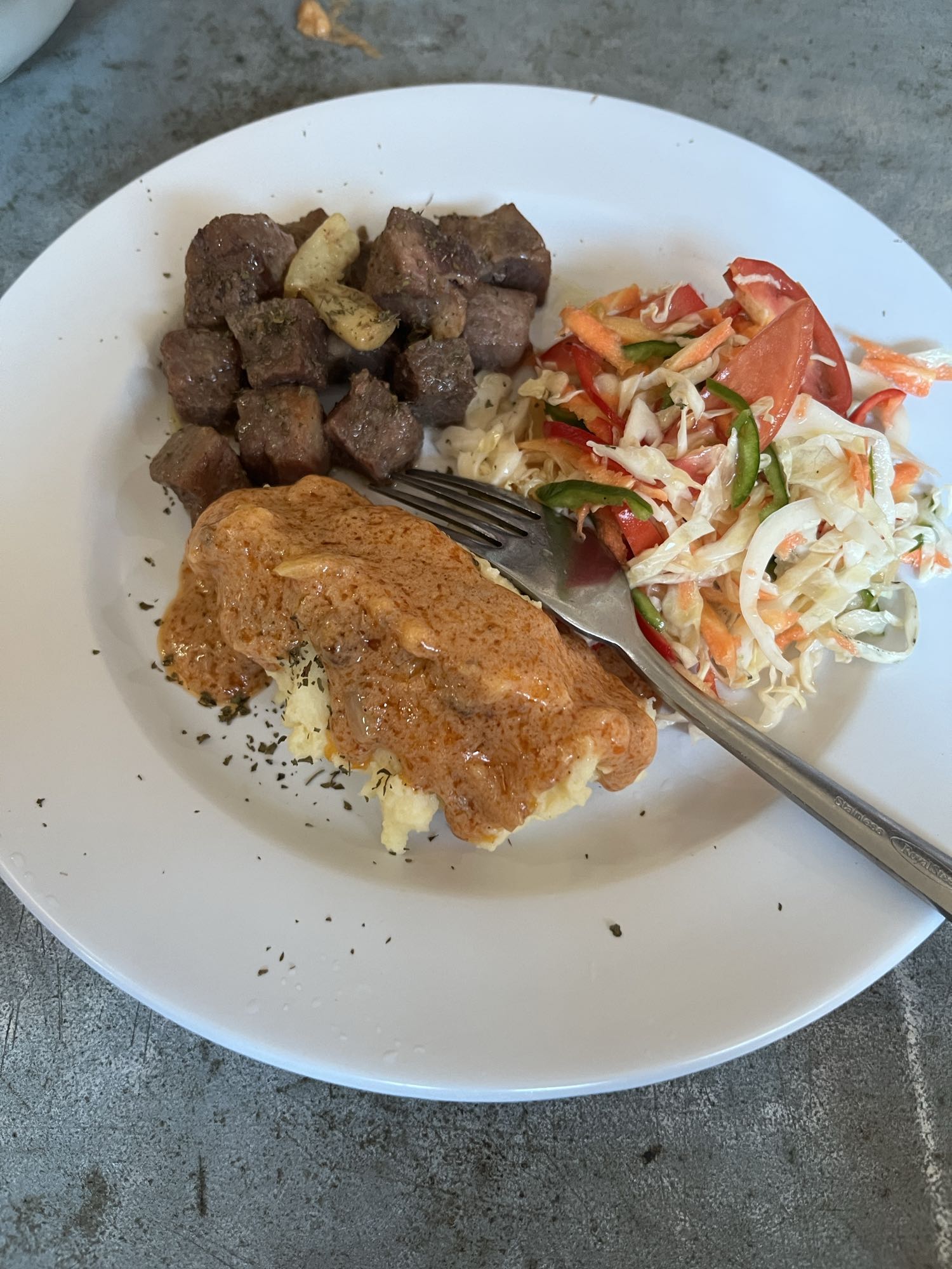 Daging, salad & kentang