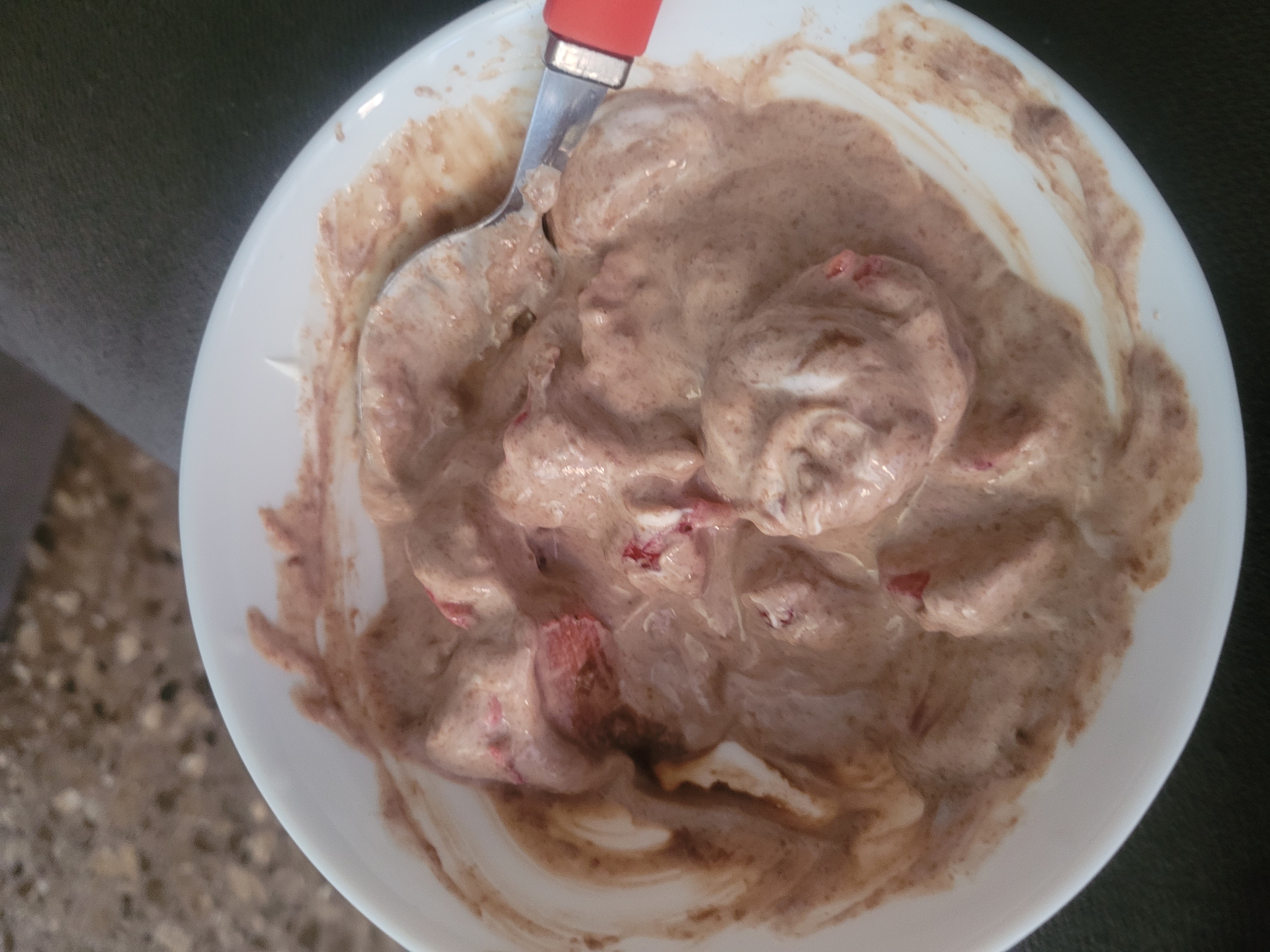 yogur con fresas y cacao