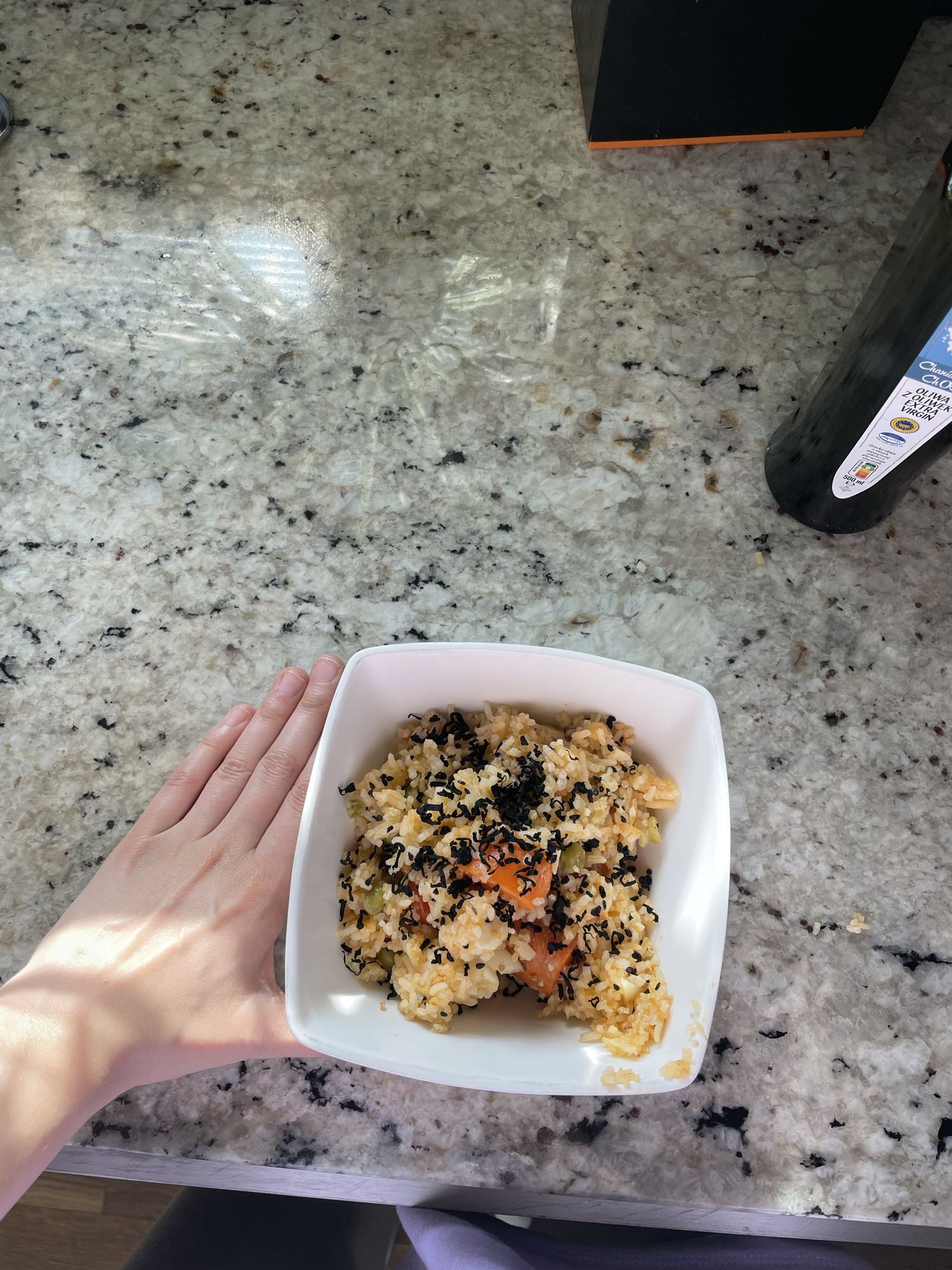 ryż z pomidorkami, hallumi, groszkiem, marchewką