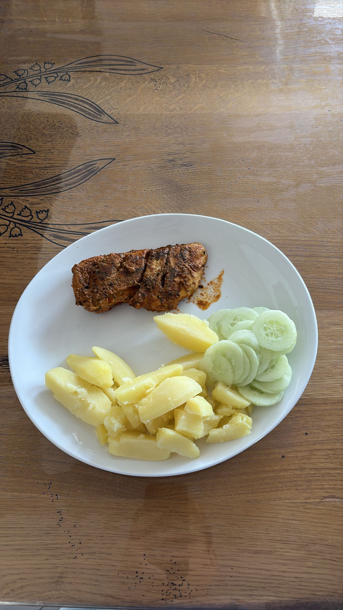 Poulet, pommes, concombre