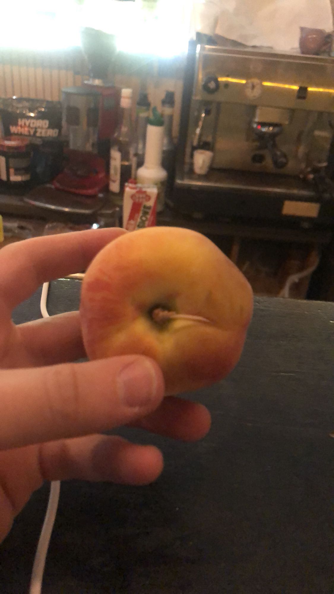 персик свежий