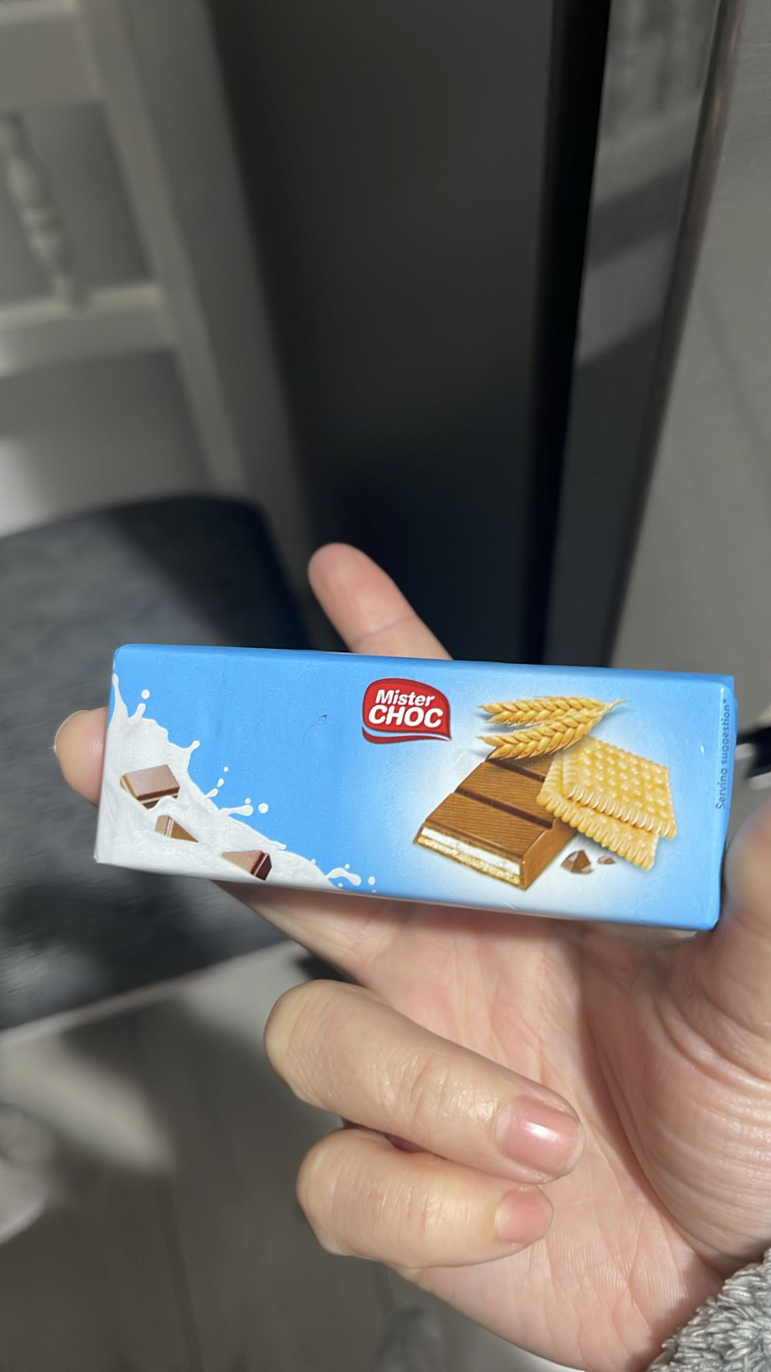 Baton biscuit cu ciocolată