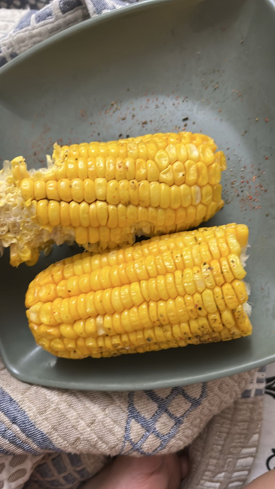 Boiled corn on the cob