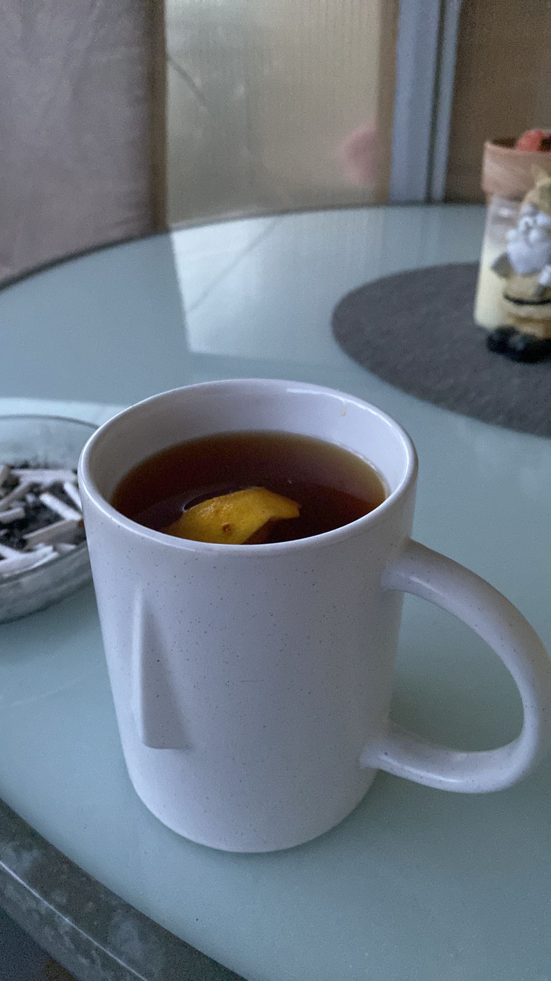 чорний чай з лимоном