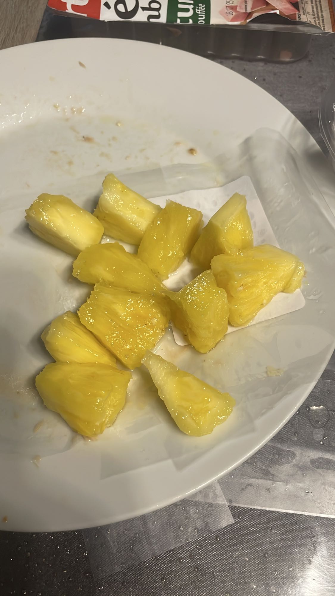 Ananas frais en morceaux