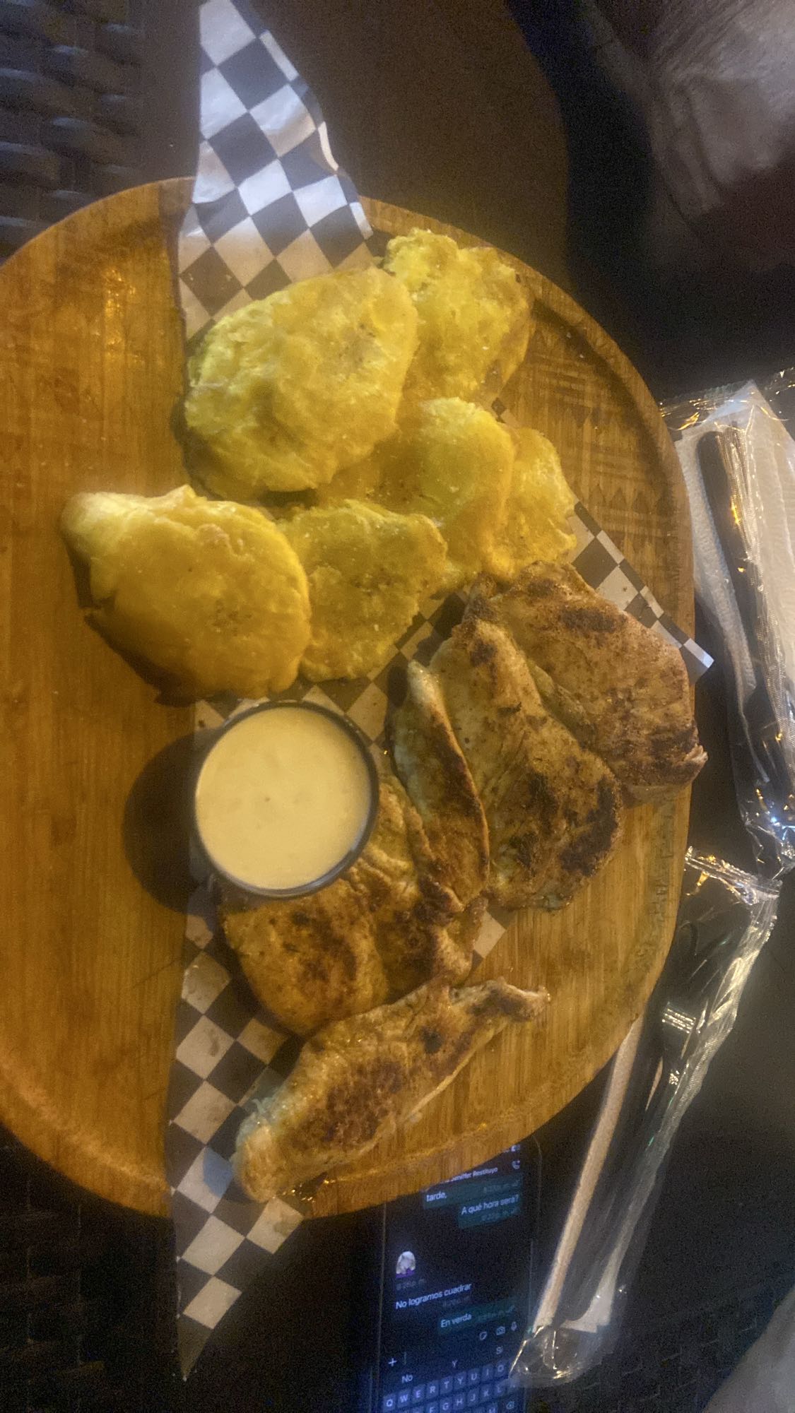 pollo a la plancha con patacones