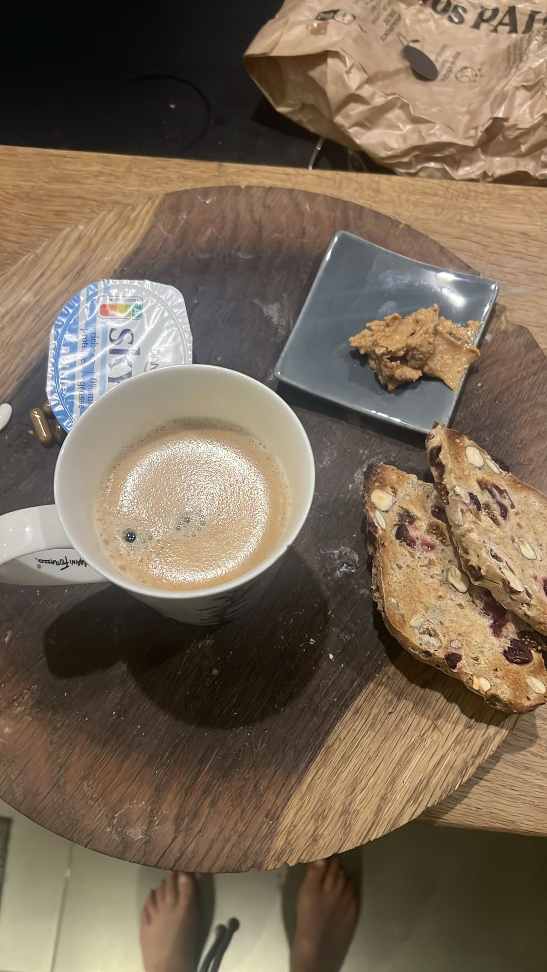 Petit-déjeuner pain fruits