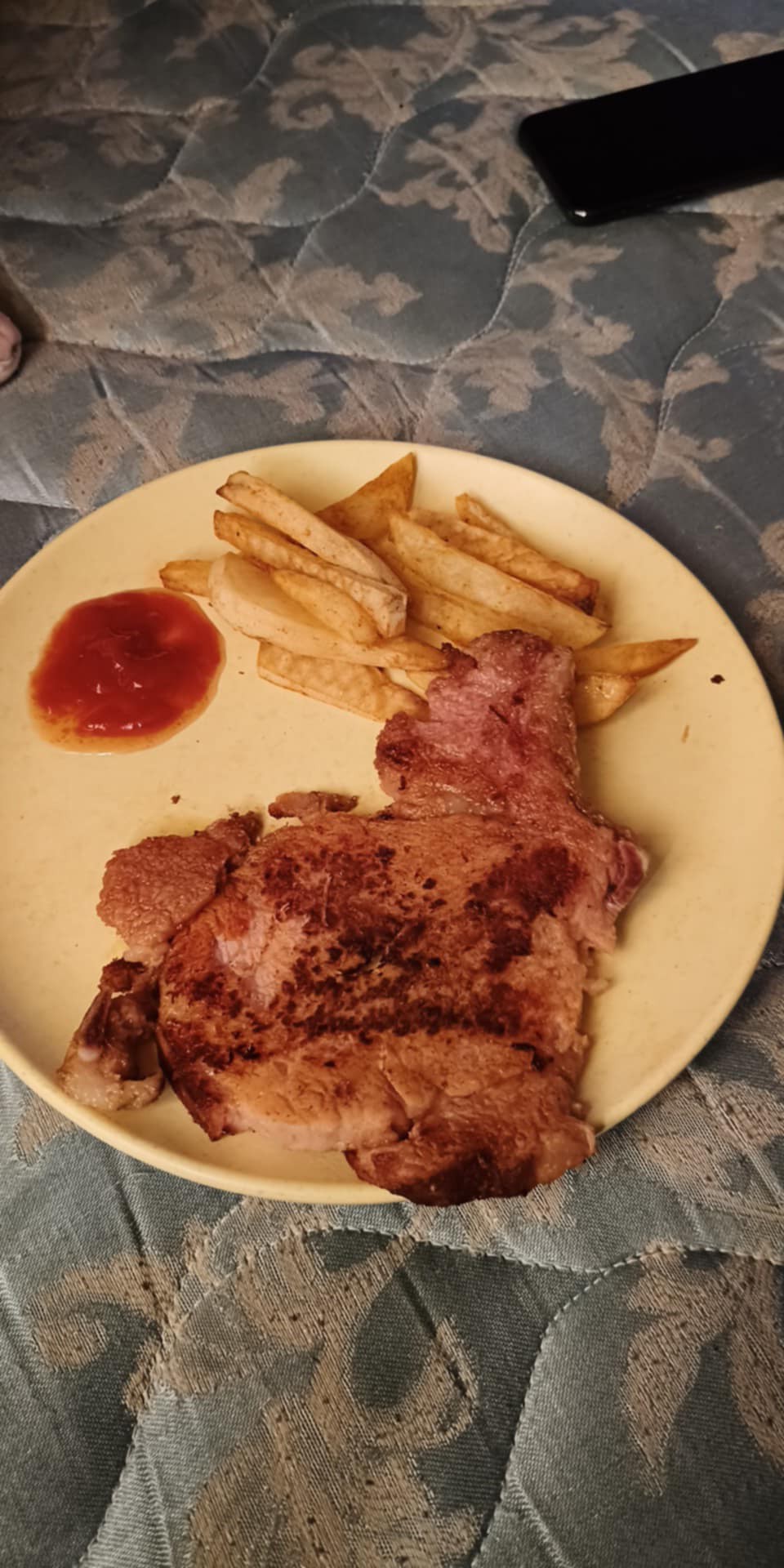 Chuleta con papas fritas