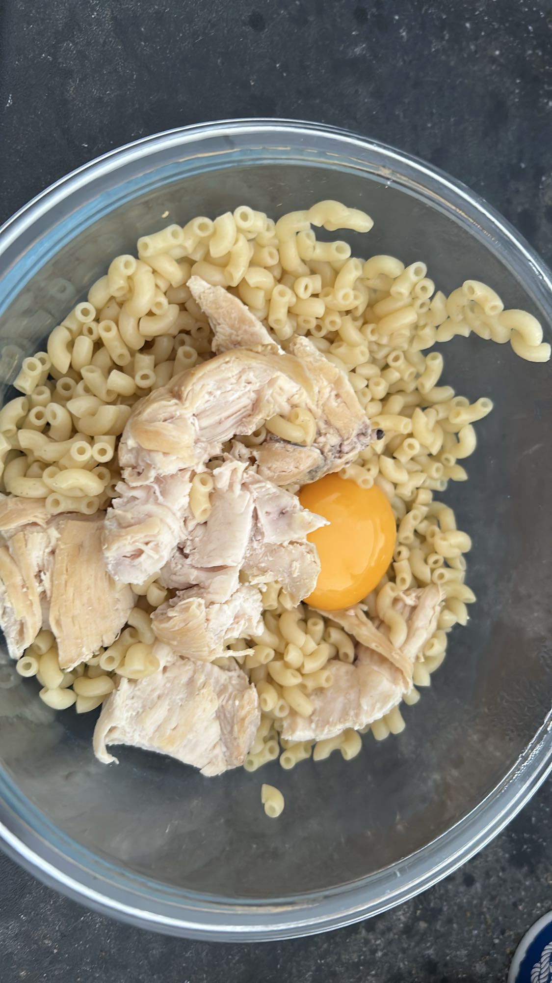 Pâtes au poulet et œuf