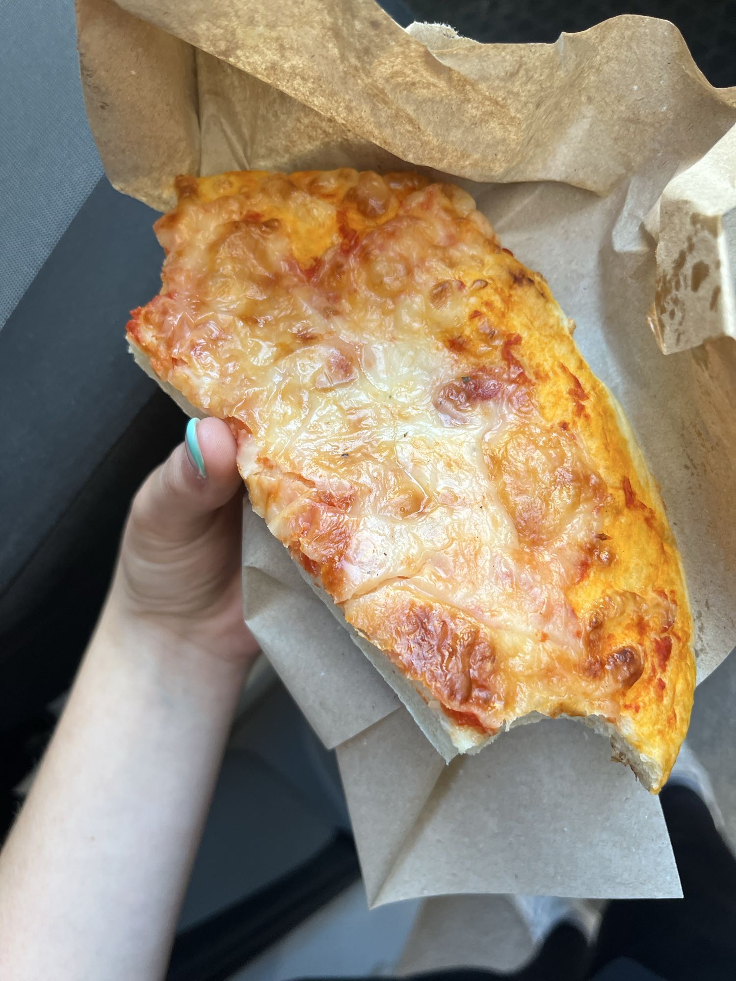 Queso pizza slice