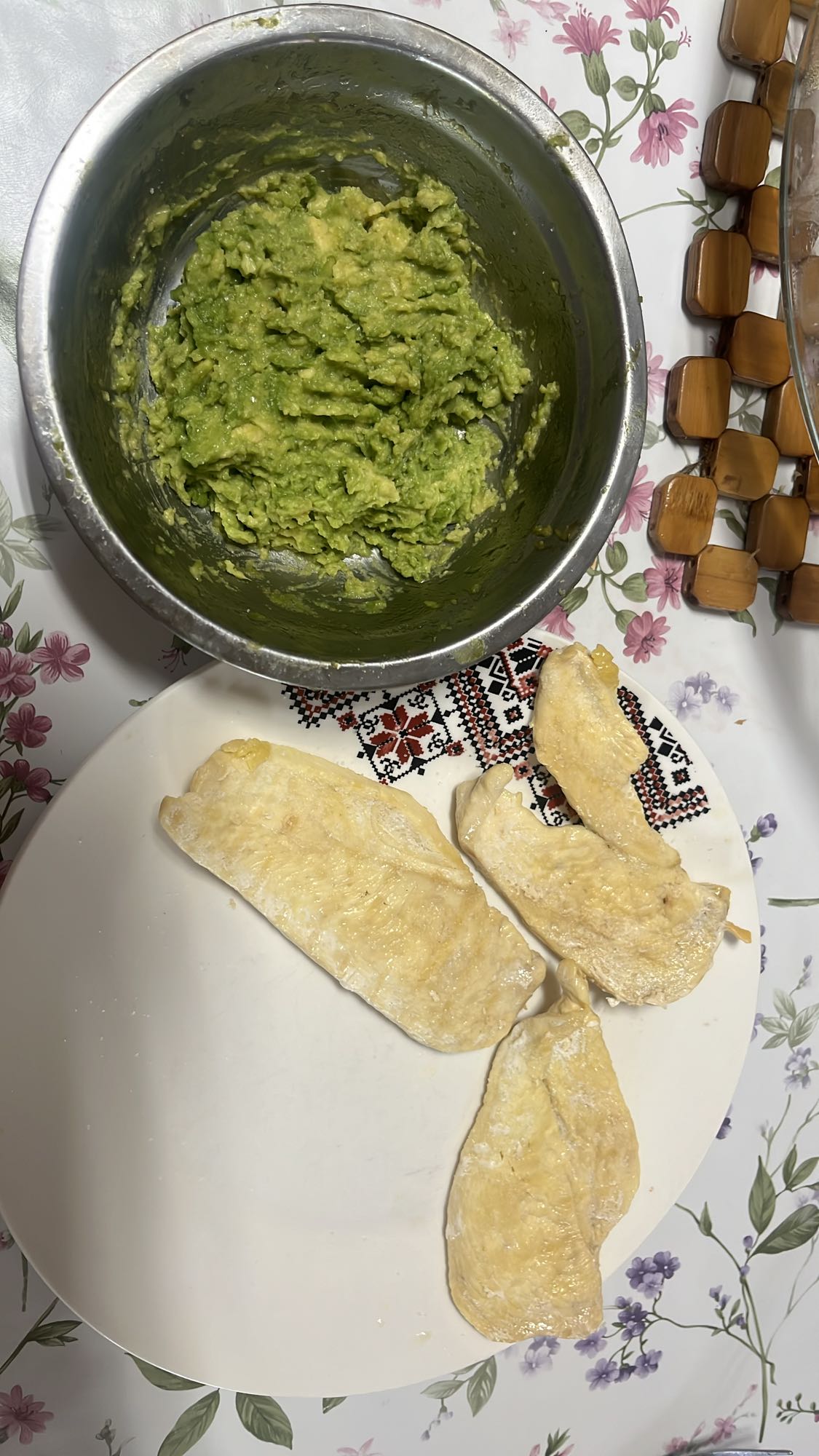 Piept de pui cu avocado