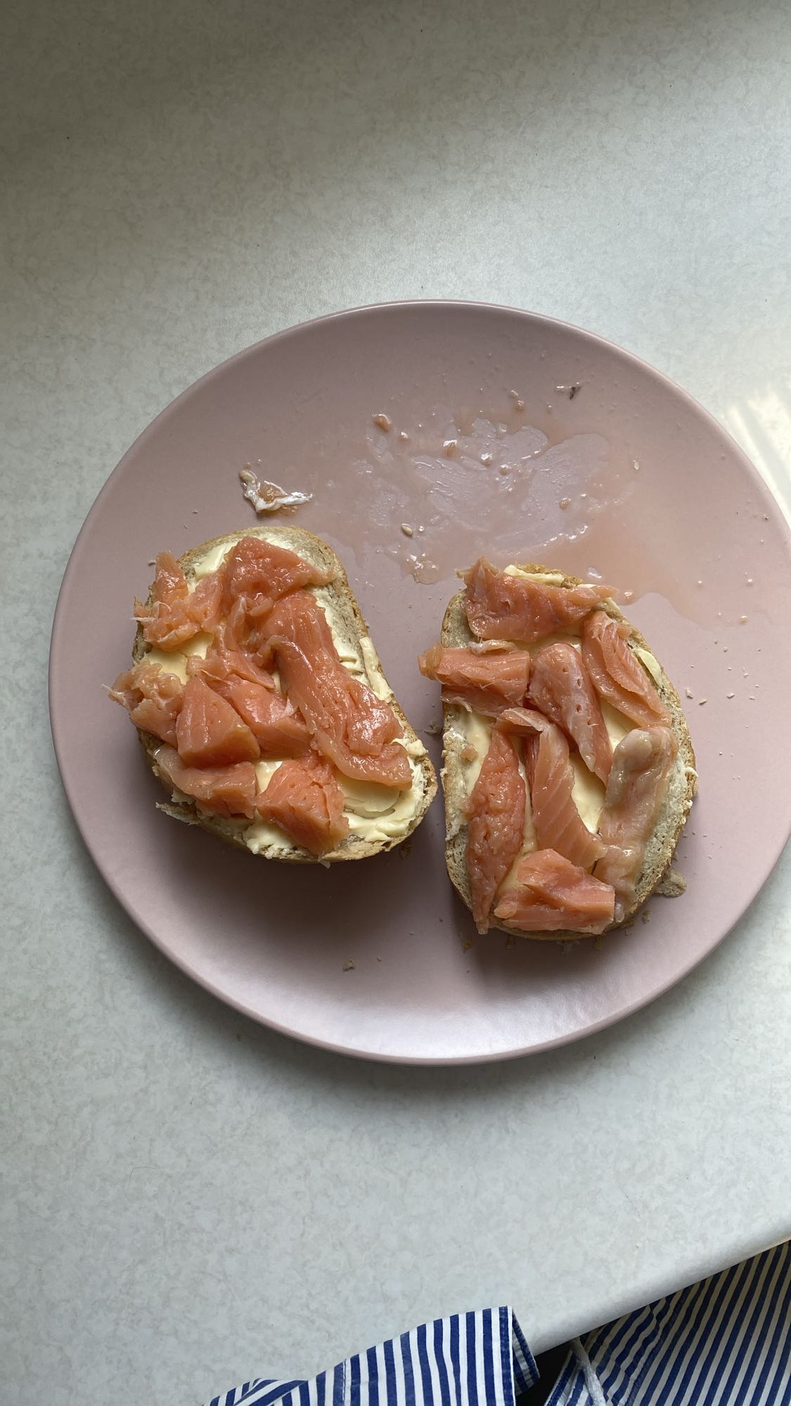 бутерброди з лососем