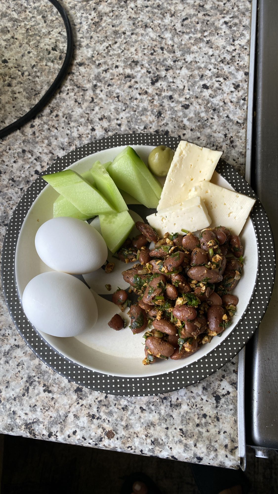 Завтрак с фасолью и яйцами