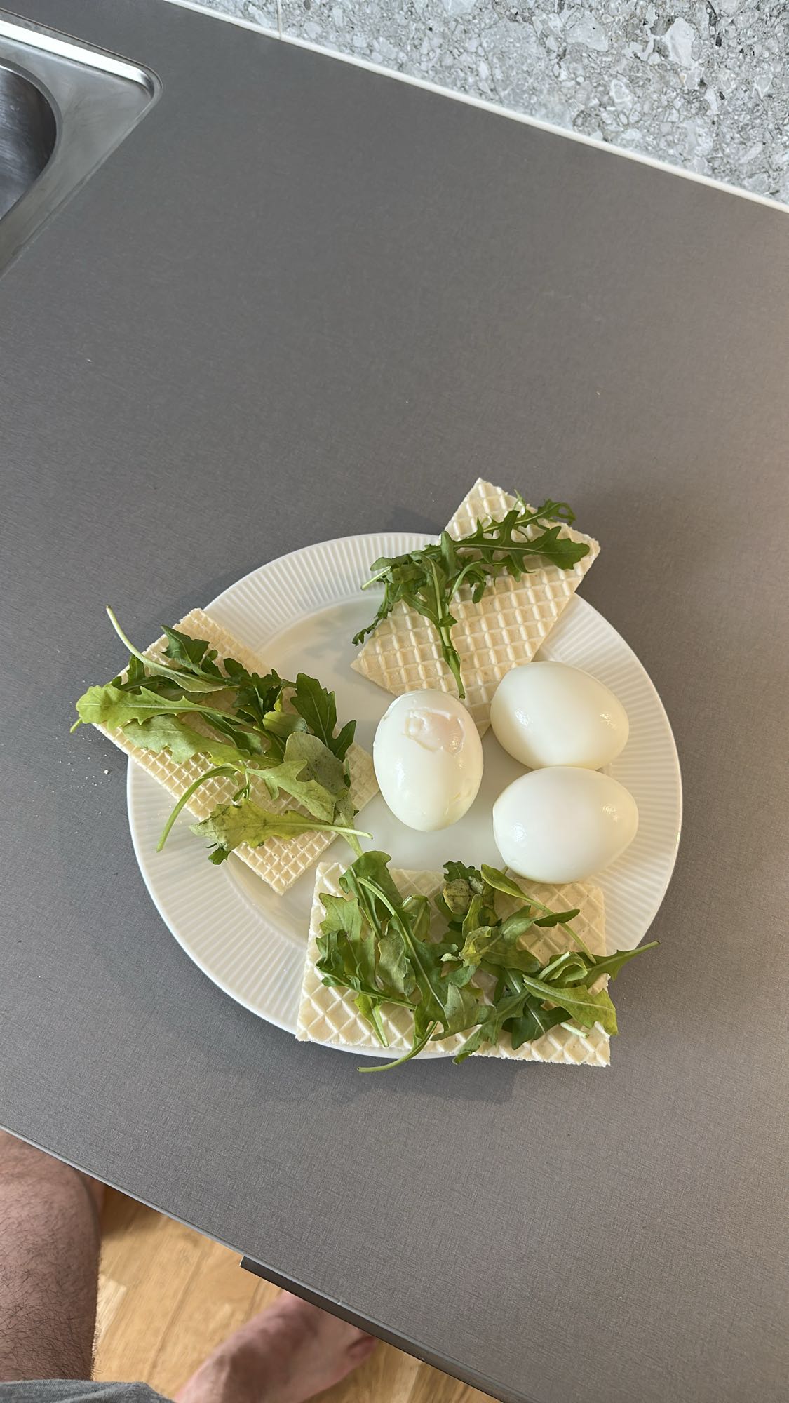 Knäckebröd med ägg och rucola