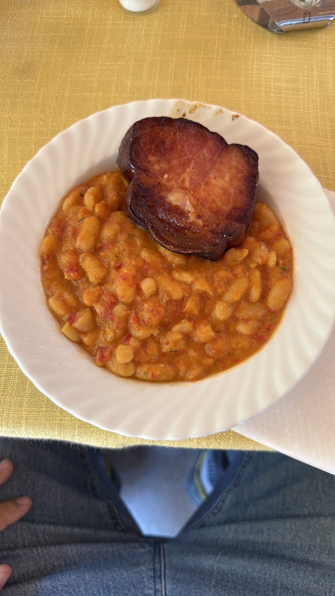 Fasole cu afumătură