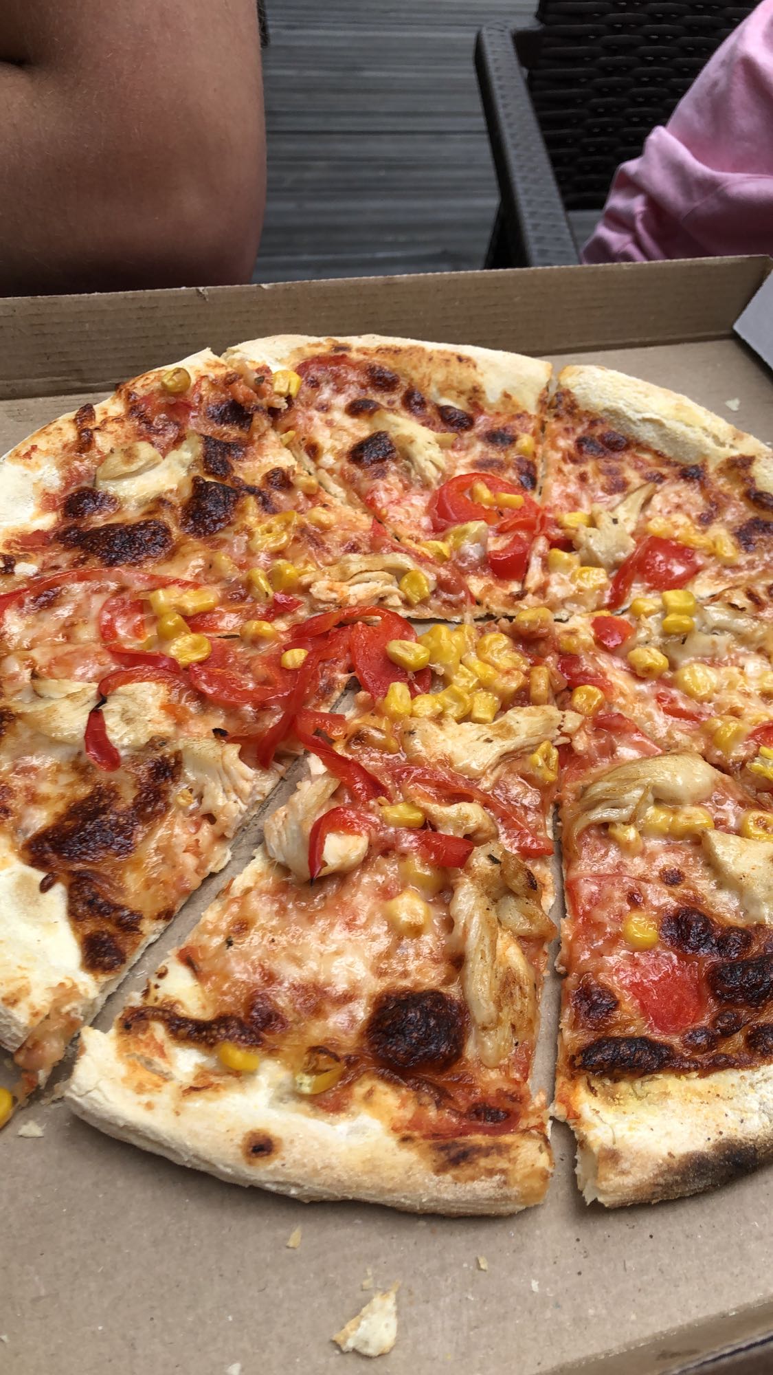 Куриная пицца с овощами